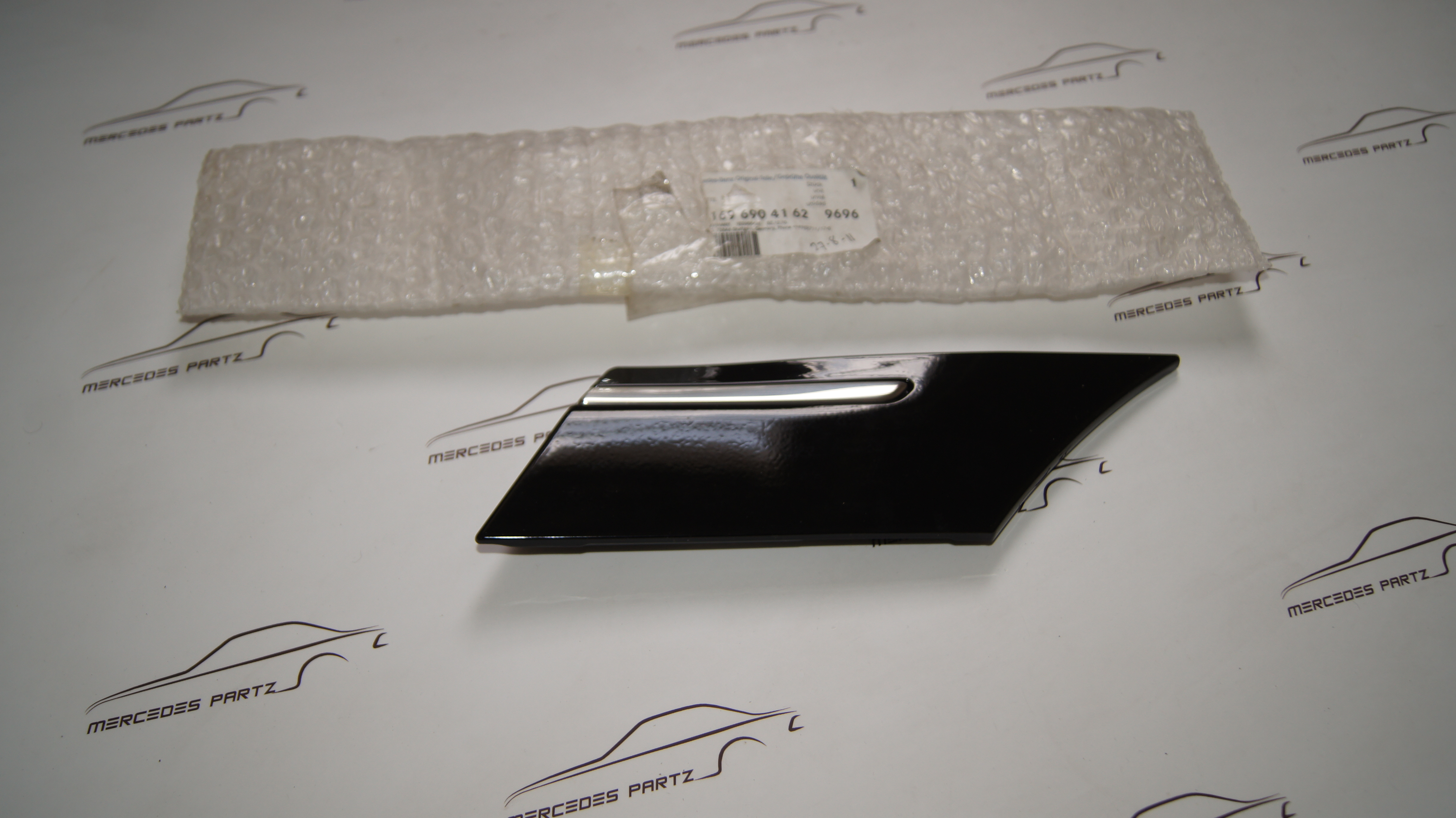 W245 left rear fender protective strip Genuine Mercedes Part W245 left rear fender protective strip Genuine Mercedes Part