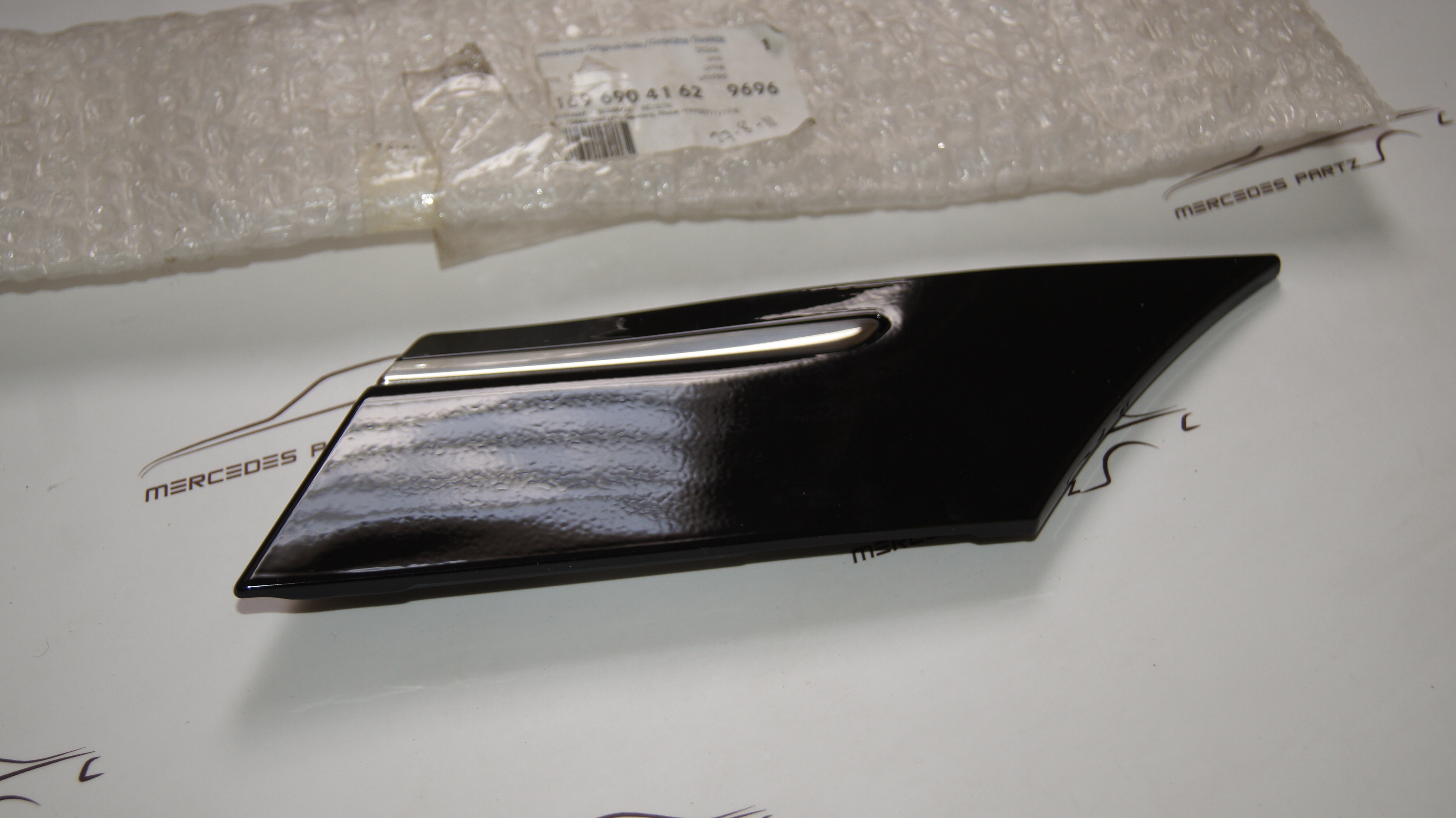 W245 left rear fender protective strip Genuine Mercedes Part W245 left rear fender protective strip Genuine Mercedes Part