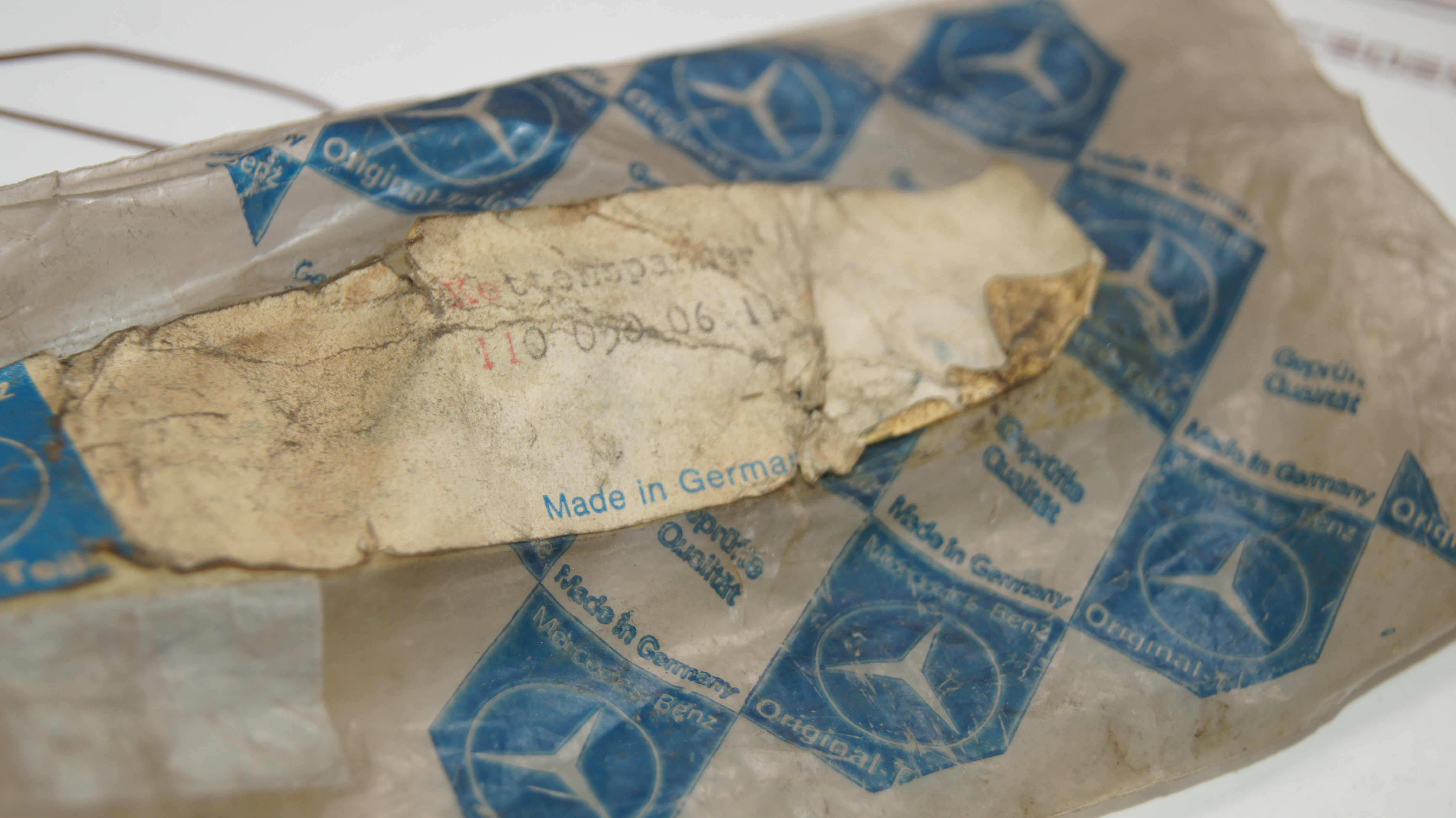 M110 chain tightener tensioner Mercedes-Benz ORIGINAL GERNUINE NOS Genuine Mercedes Part M110 chain tightener tensioner Mercedes-Benz ORIGINAL GERNUINE NOS Genuine Mercedes Part