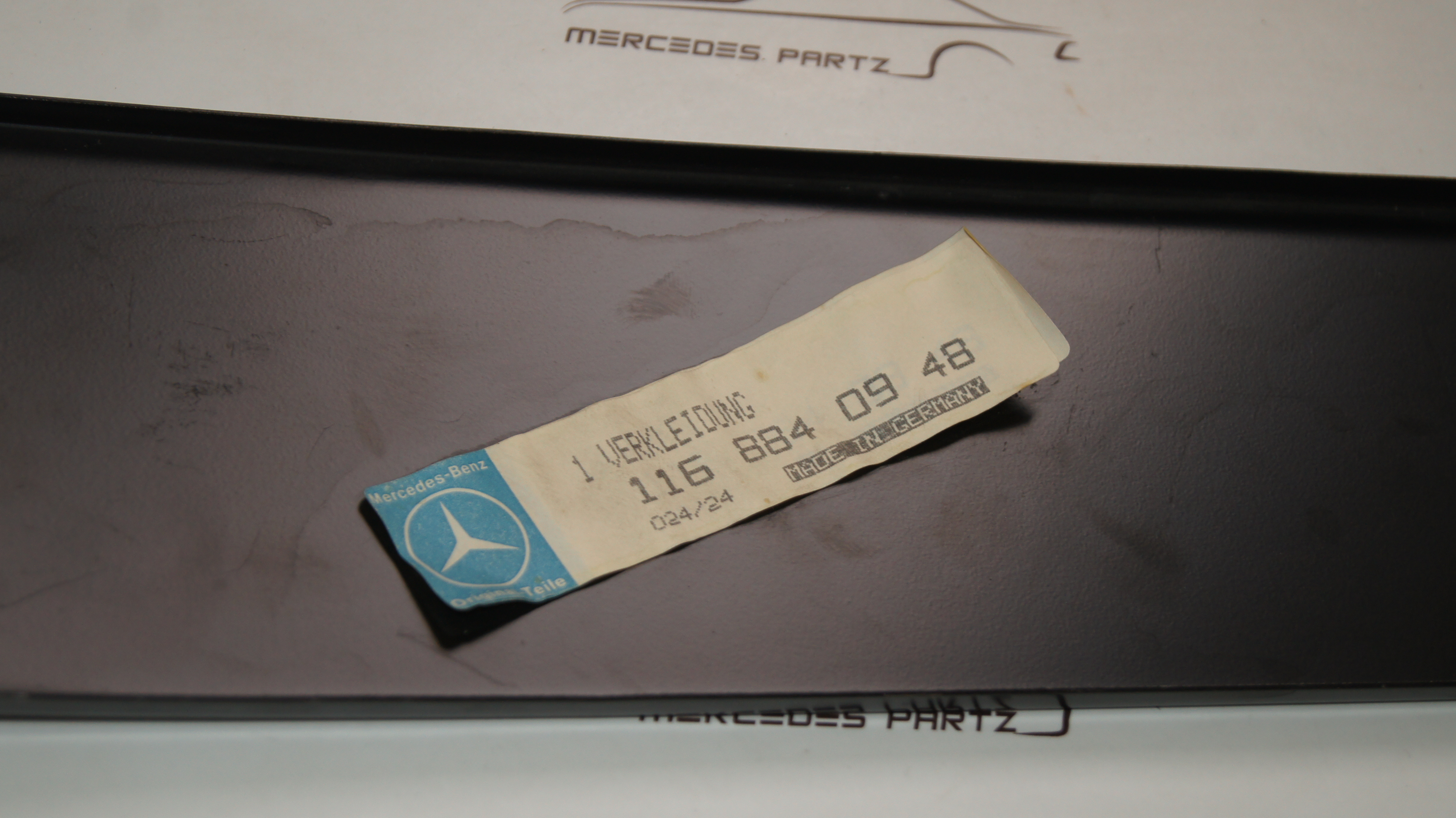 W116 front left panelling below headlight Genuine Mercedes Part W116 front left panelling below headlight Genuine Mercedes Part