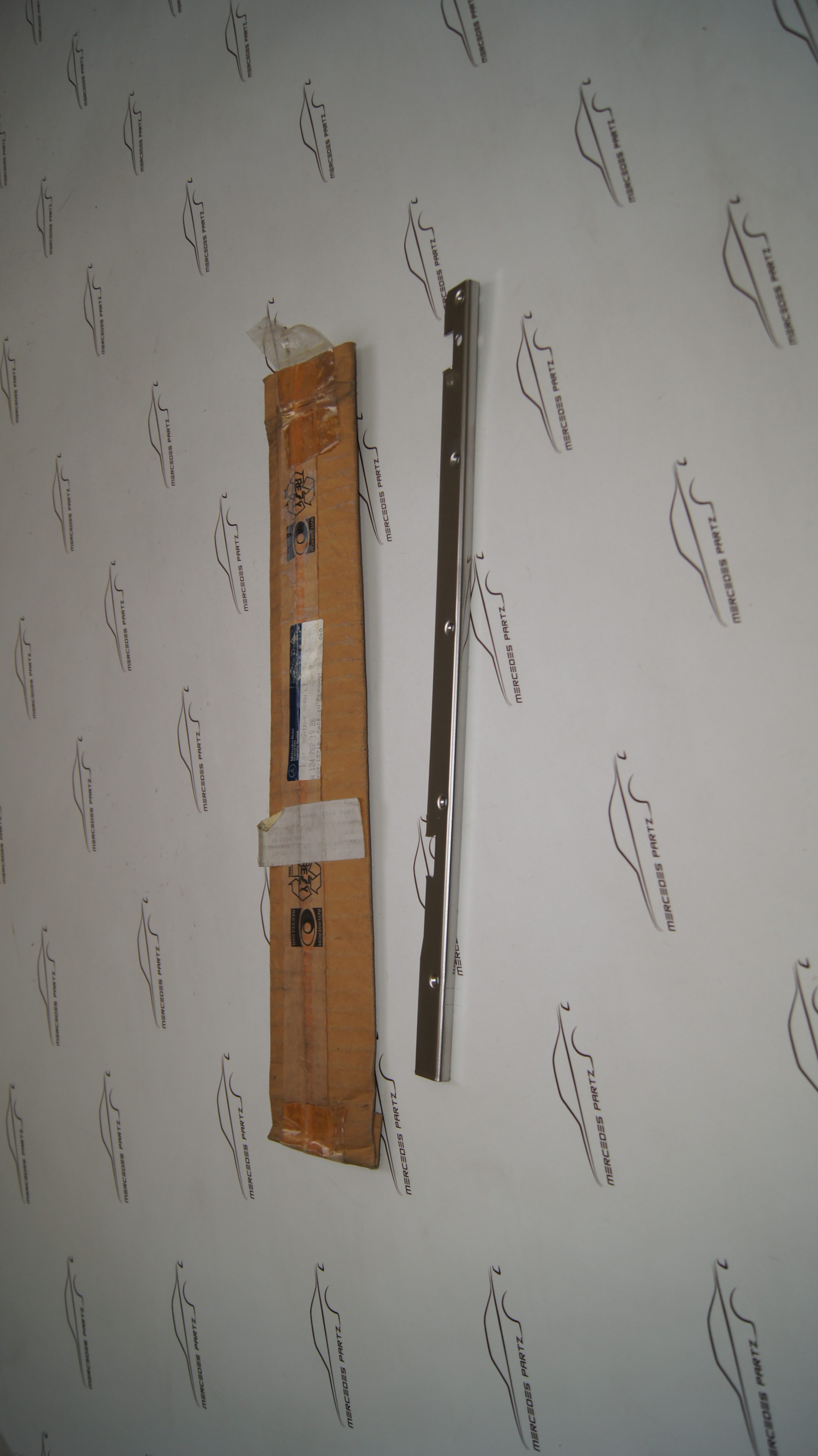 W463 W124 sunroof sliding rail front left Genuine Mercedes Part W463 W124 sunroof sliding rail front left Genuine Mercedes Part