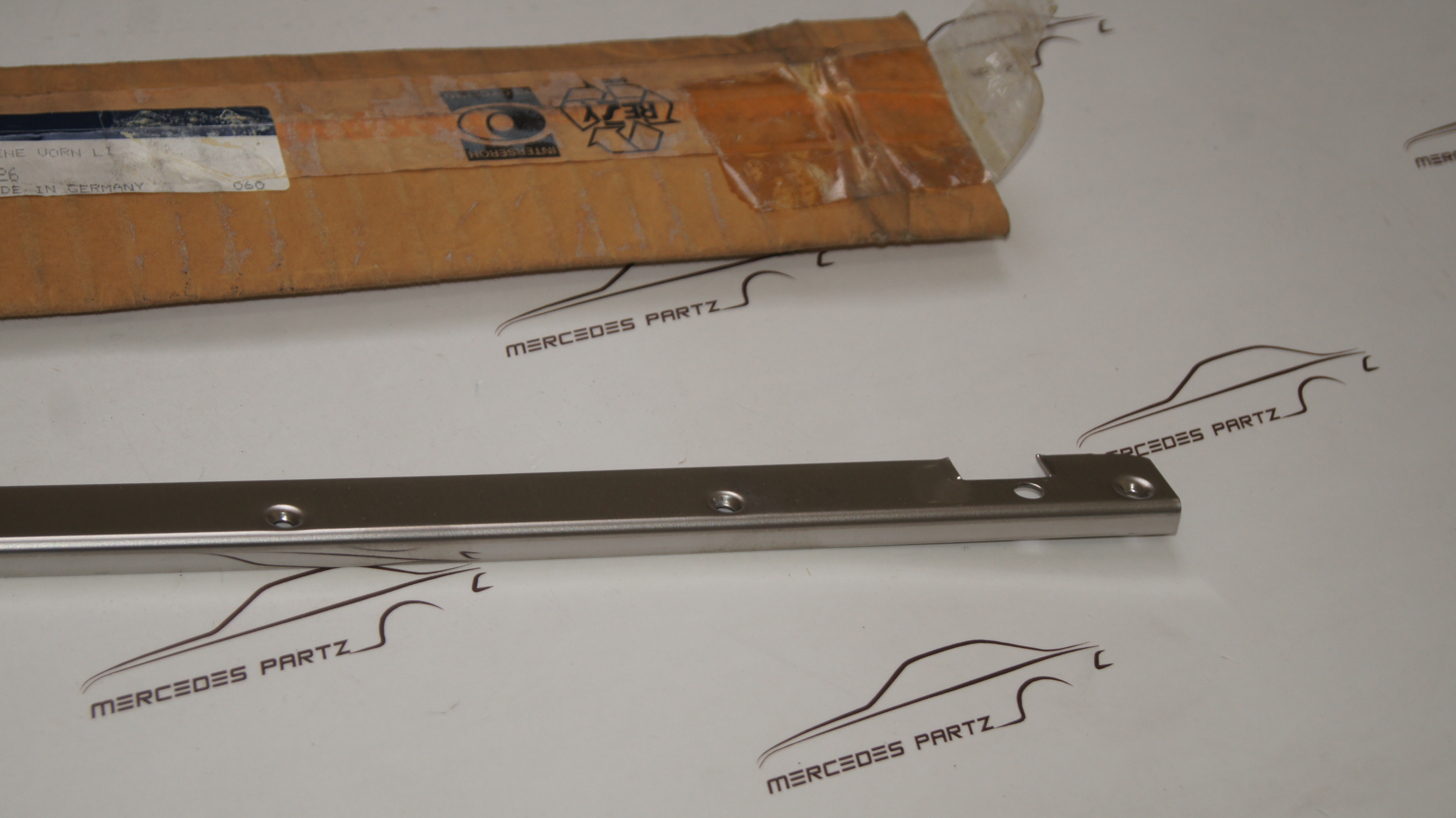 W463 W124 sunroof sliding rail front left Genuine Mercedes Part W463 W124 sunroof sliding rail front left Genuine Mercedes Part