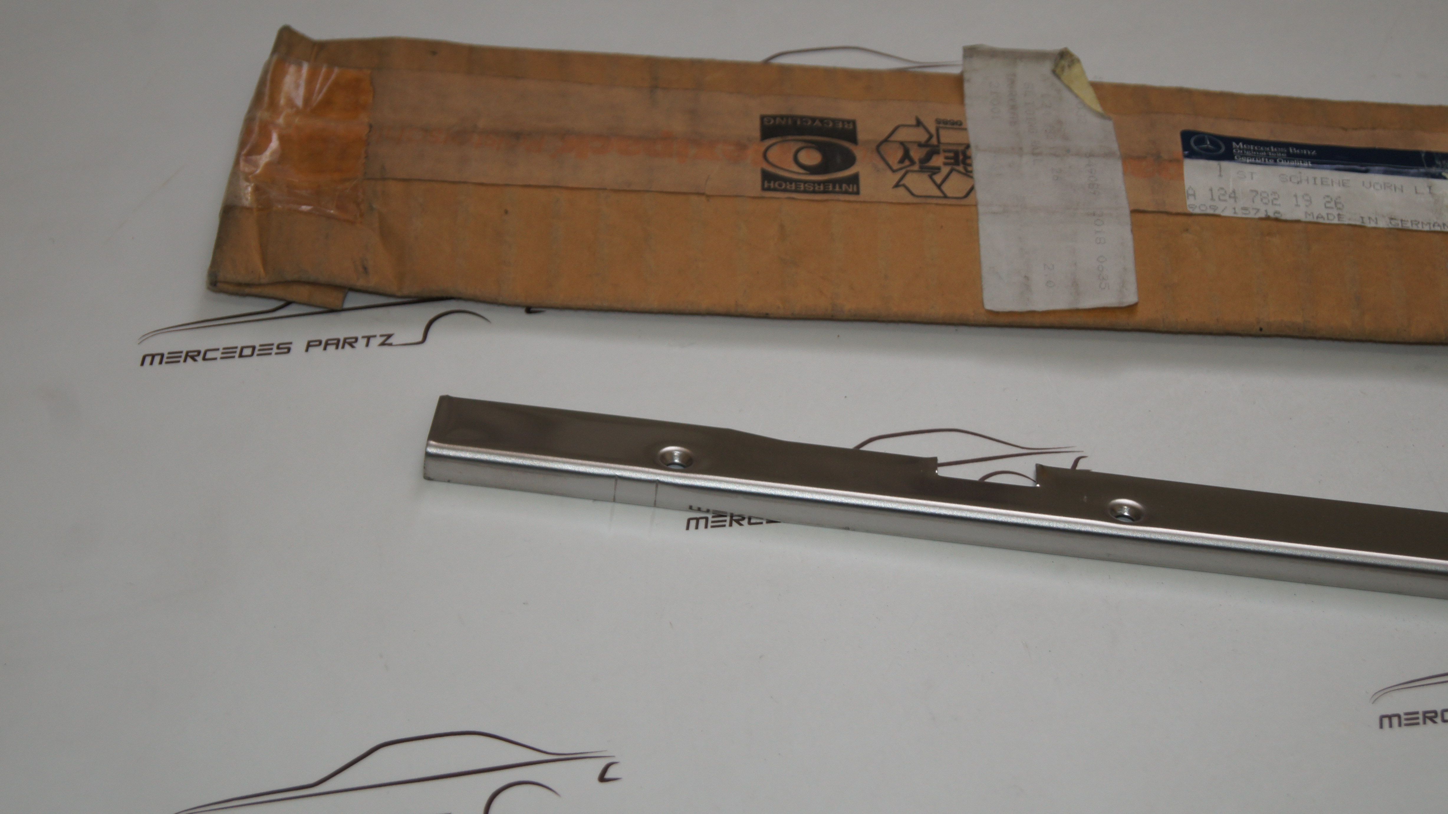 W463 W124 sunroof sliding rail front left Genuine Mercedes Part W463 W124 sunroof sliding rail front left Genuine Mercedes Part