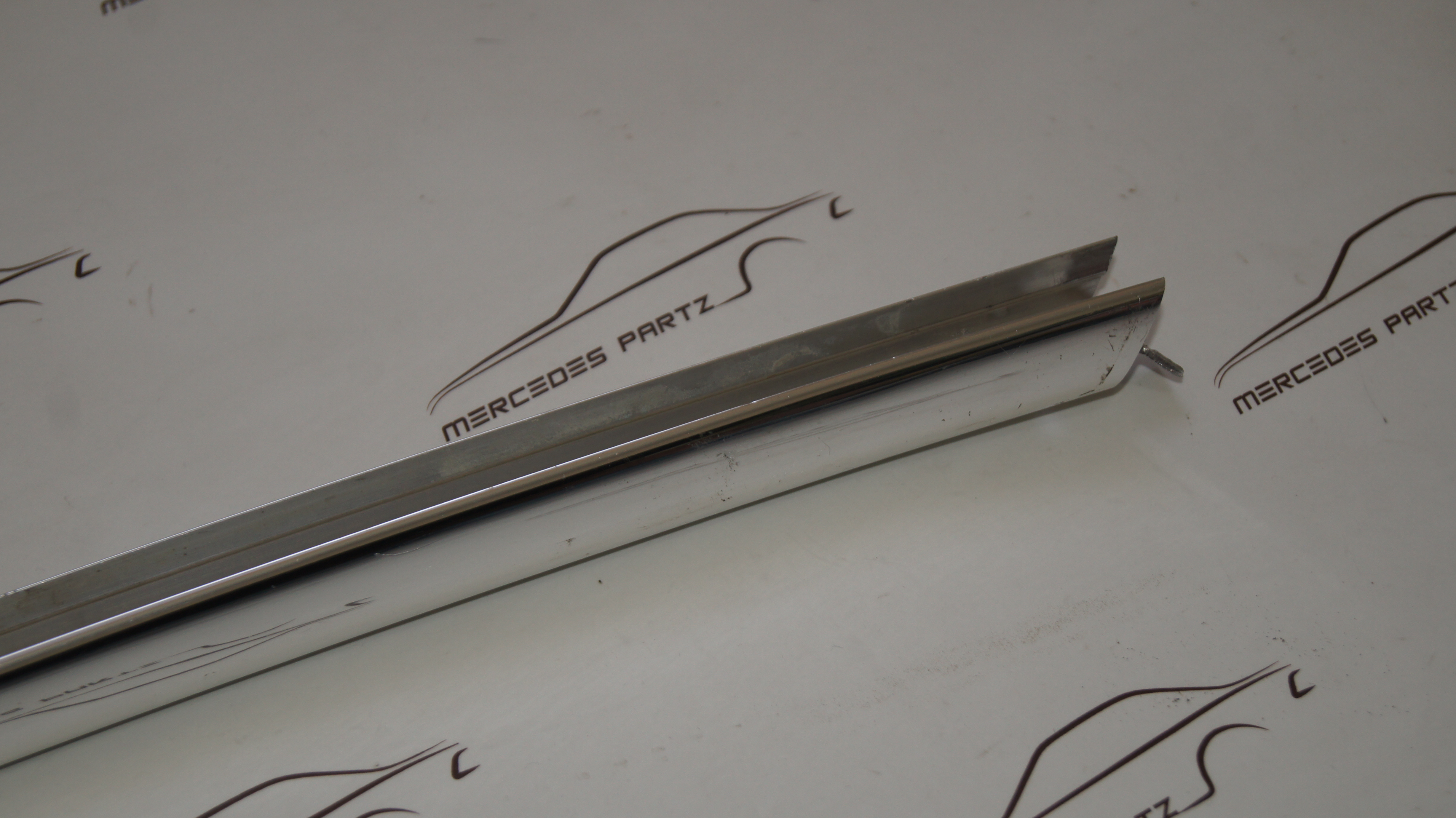 W126 rear right door window stay bar (USED) Genuine Mercedes Part W126 rear right door window stay bar (USED) Genuine Mercedes Part