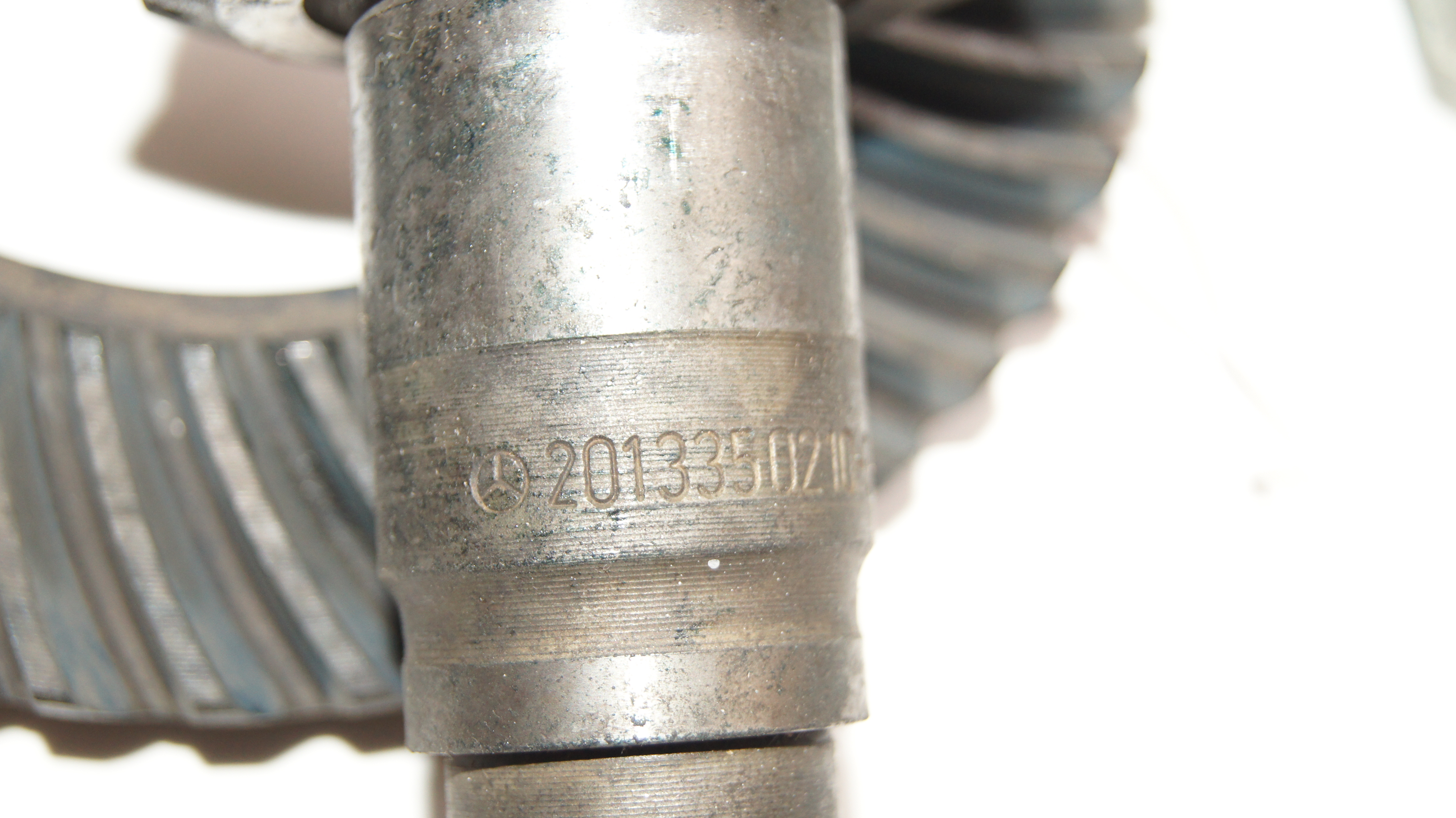 W201 W202 W124 rear axle ring gear and pinion gear set 1:3.46 Genuine Mercedes Part W201 W202 W124 rear axle ring gear and pinion gear set 1:3.46 Genuine Mercedes Part