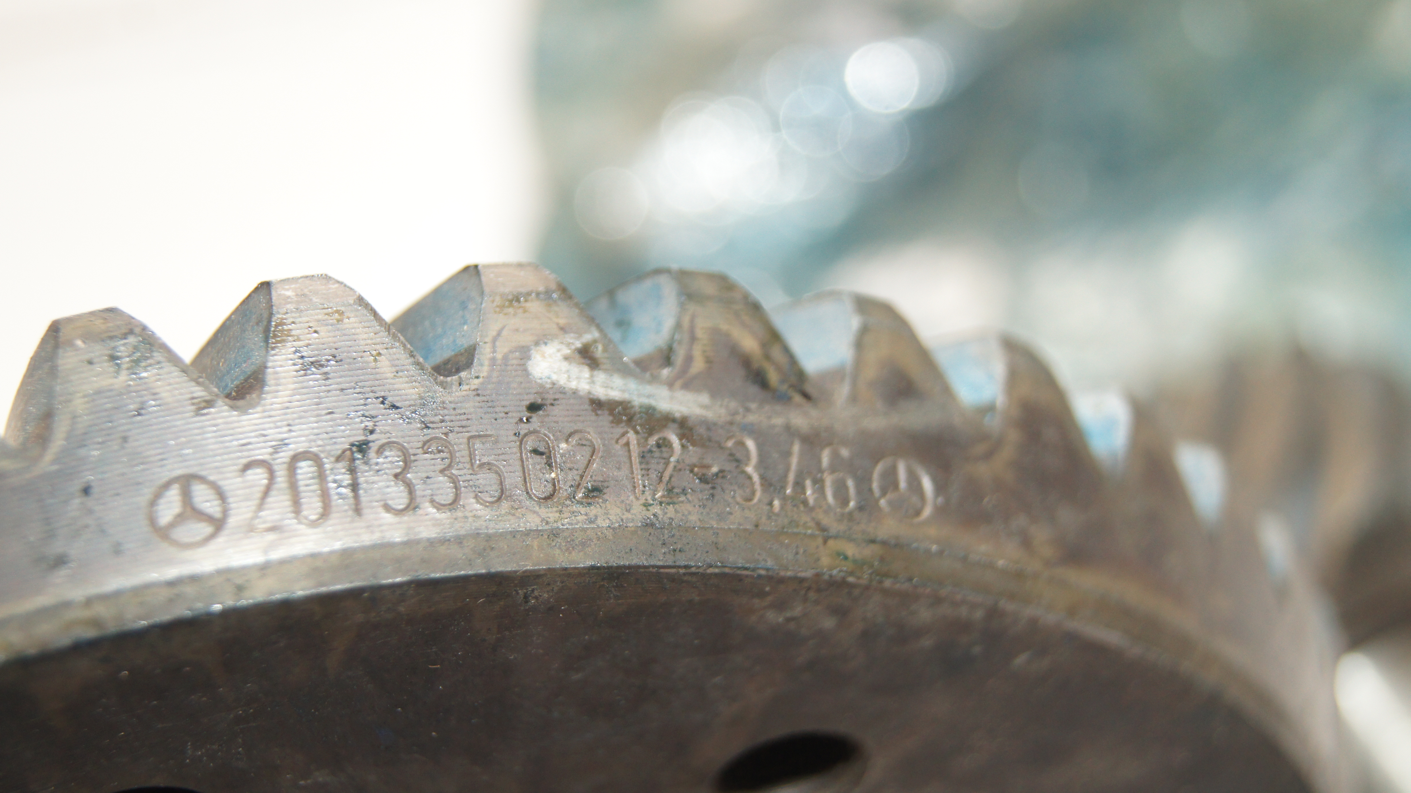 W201 W202 W124 rear axle ring gear and pinion gear set 1:3.46 Genuine Mercedes Part W201 W202 W124 rear axle ring gear and pinion gear set 1:3.46 Genuine Mercedes Part