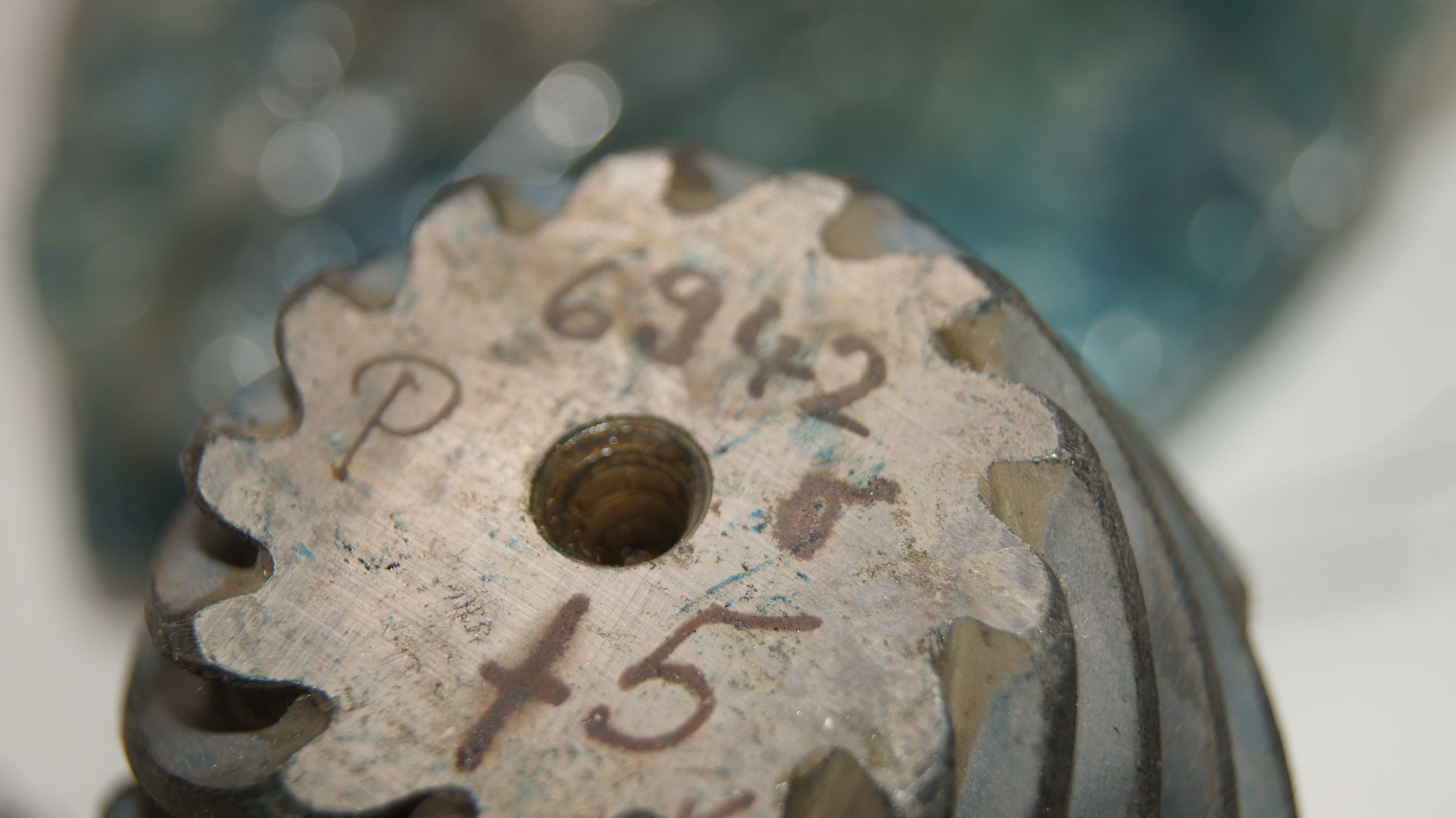 W201 W202 W124 rear axle ring gear and pinion gear set 1:3.46 Genuine Mercedes Part W201 W202 W124 rear axle ring gear and pinion gear set 1:3.46 Genuine Mercedes Part