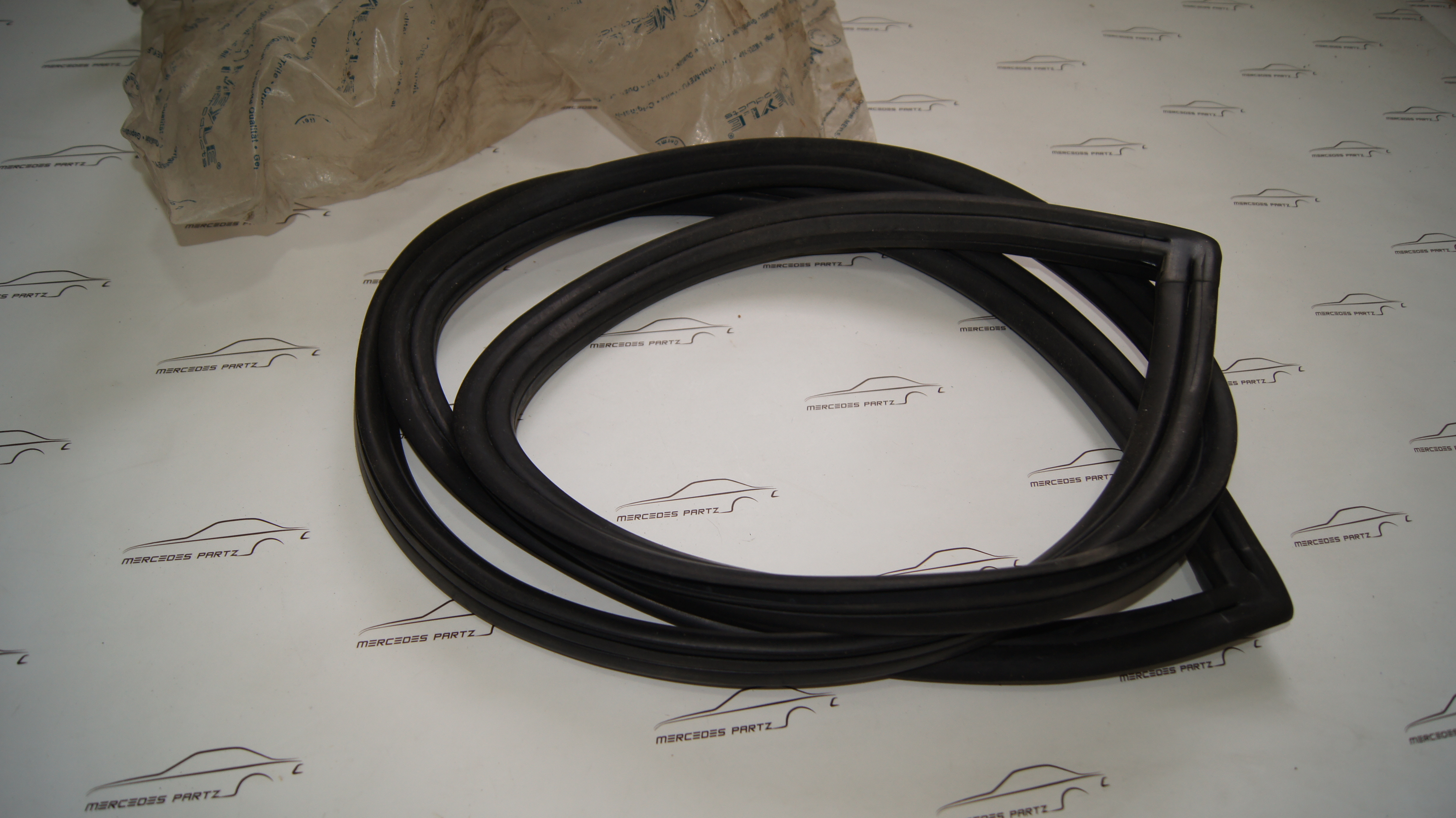 W123 windshield seal Meyle W123 windshield seal Meyle