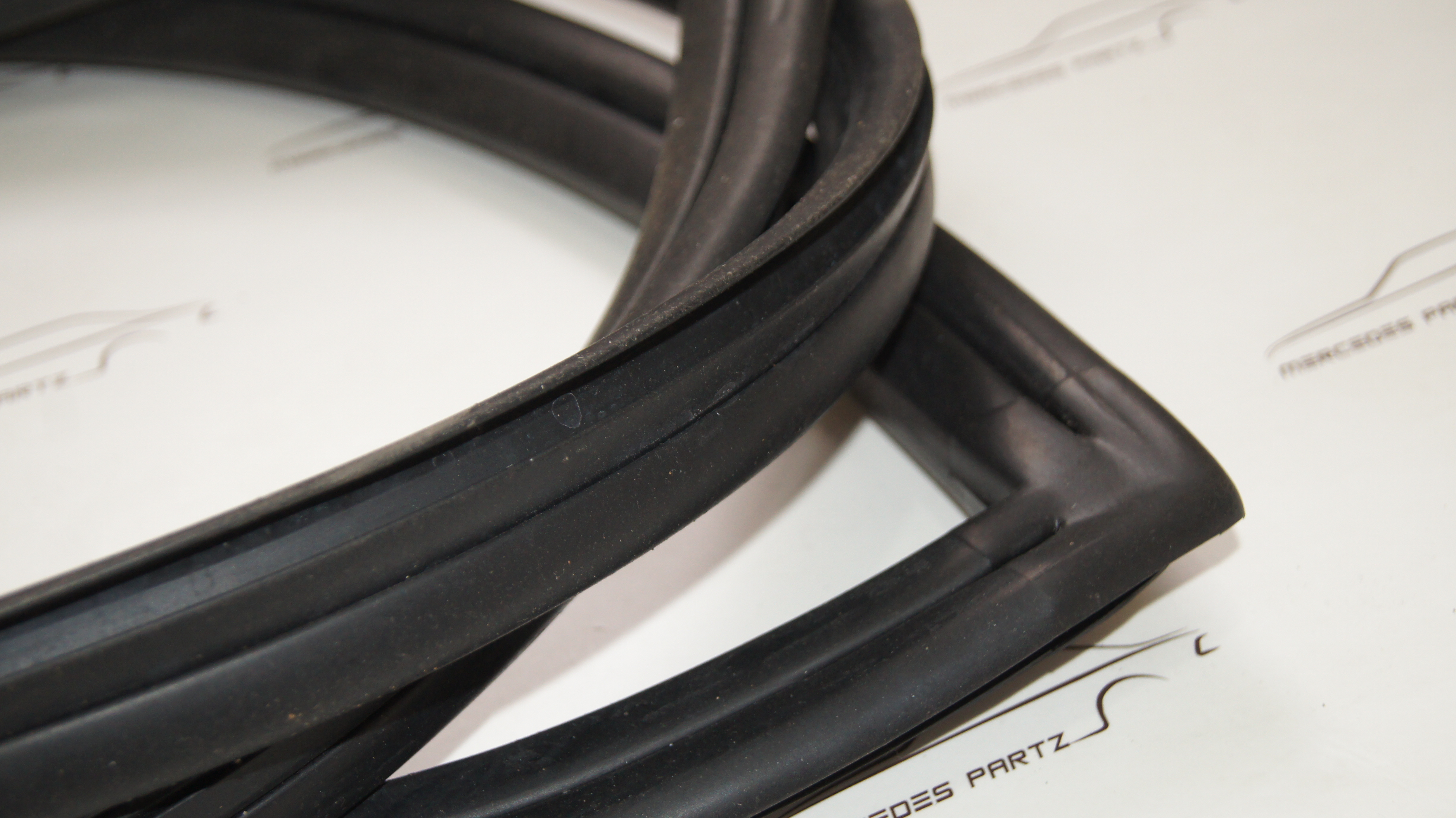 W123 windshield seal Meyle W123 windshield seal Meyle