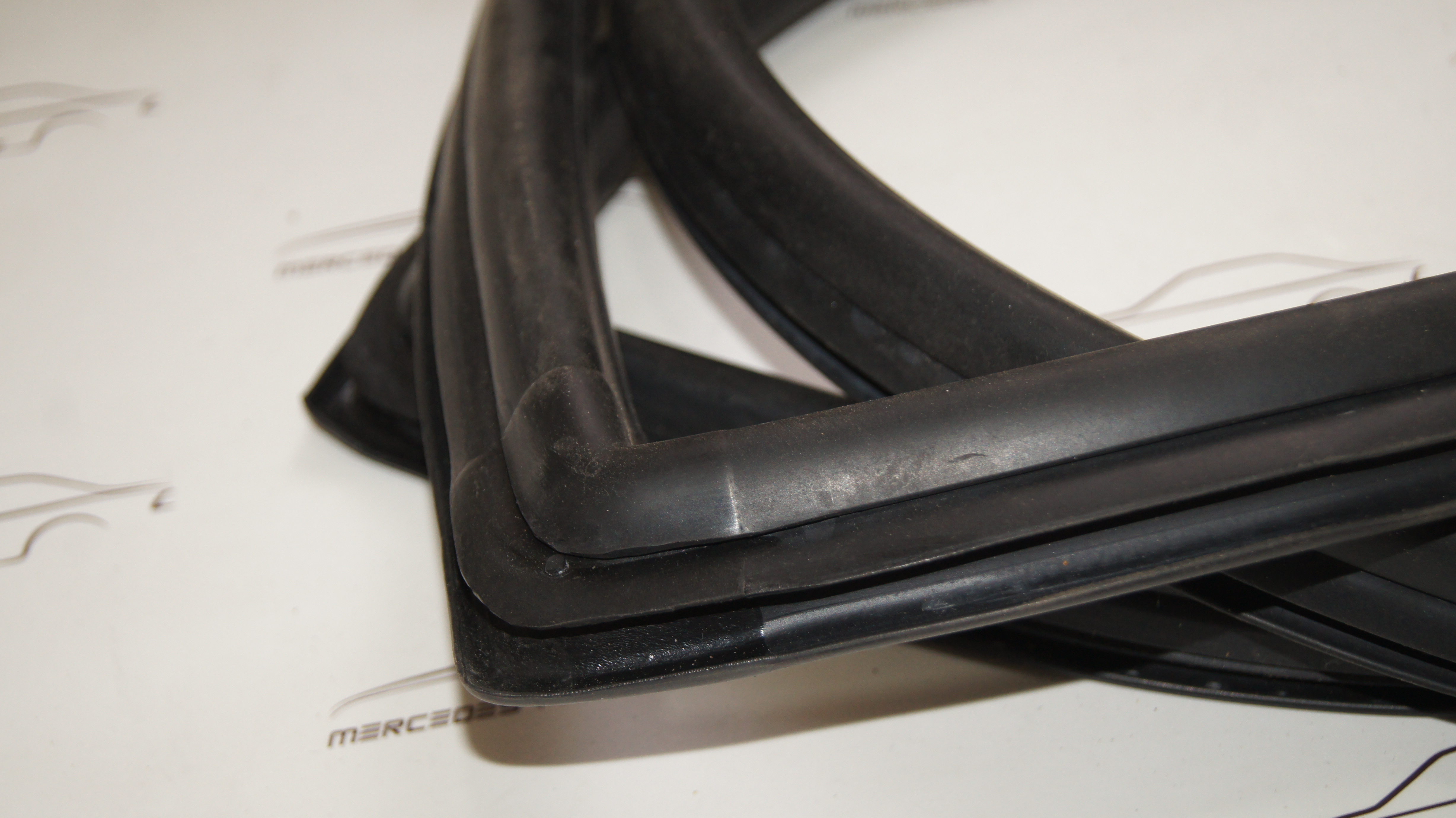 W123 windshield seal Meyle W123 windshield seal Meyle