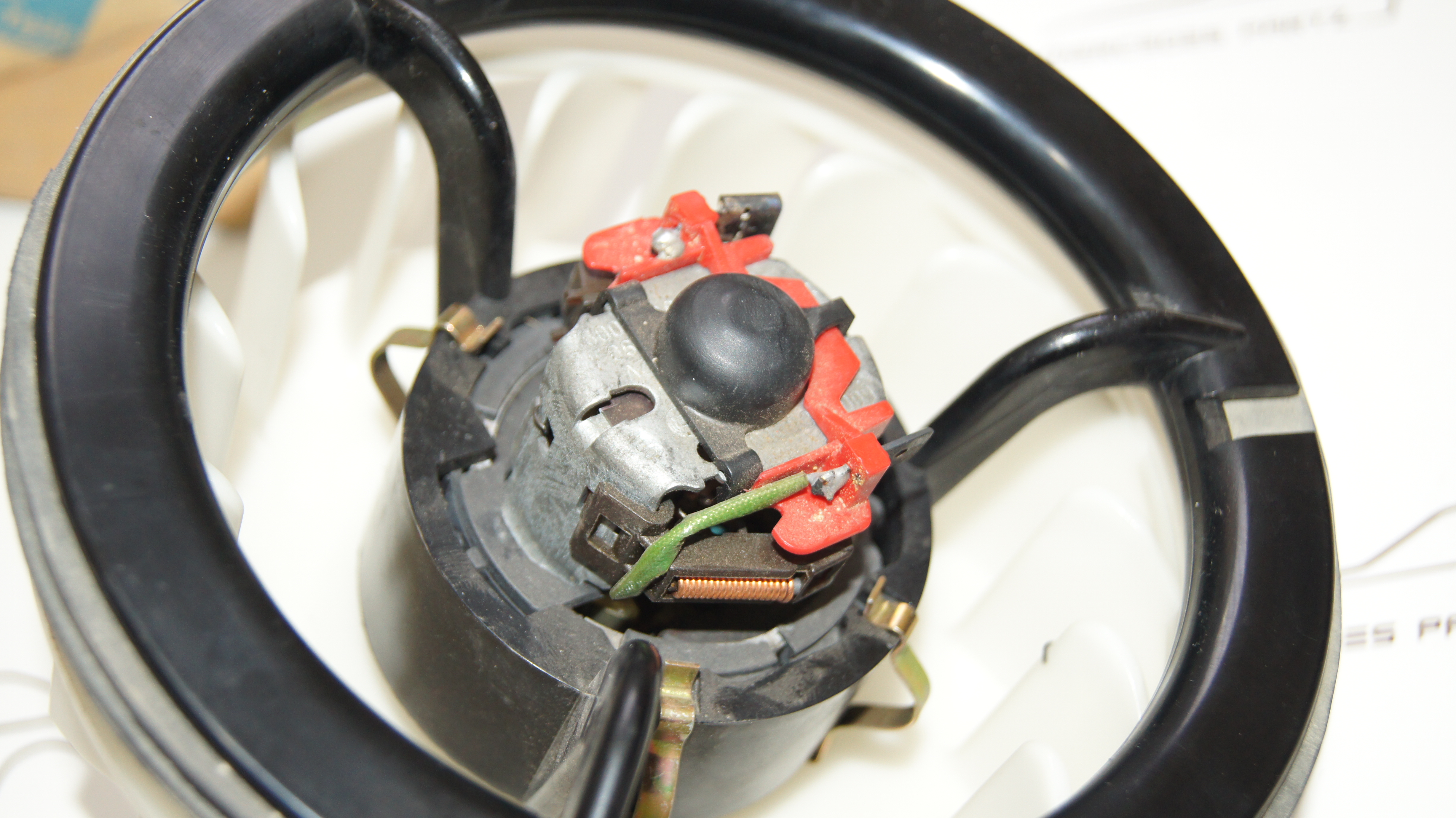 O309 378 heater blower motor Genuine Mercedes Part O309 378 heater blower motor Genuine Mercedes Part