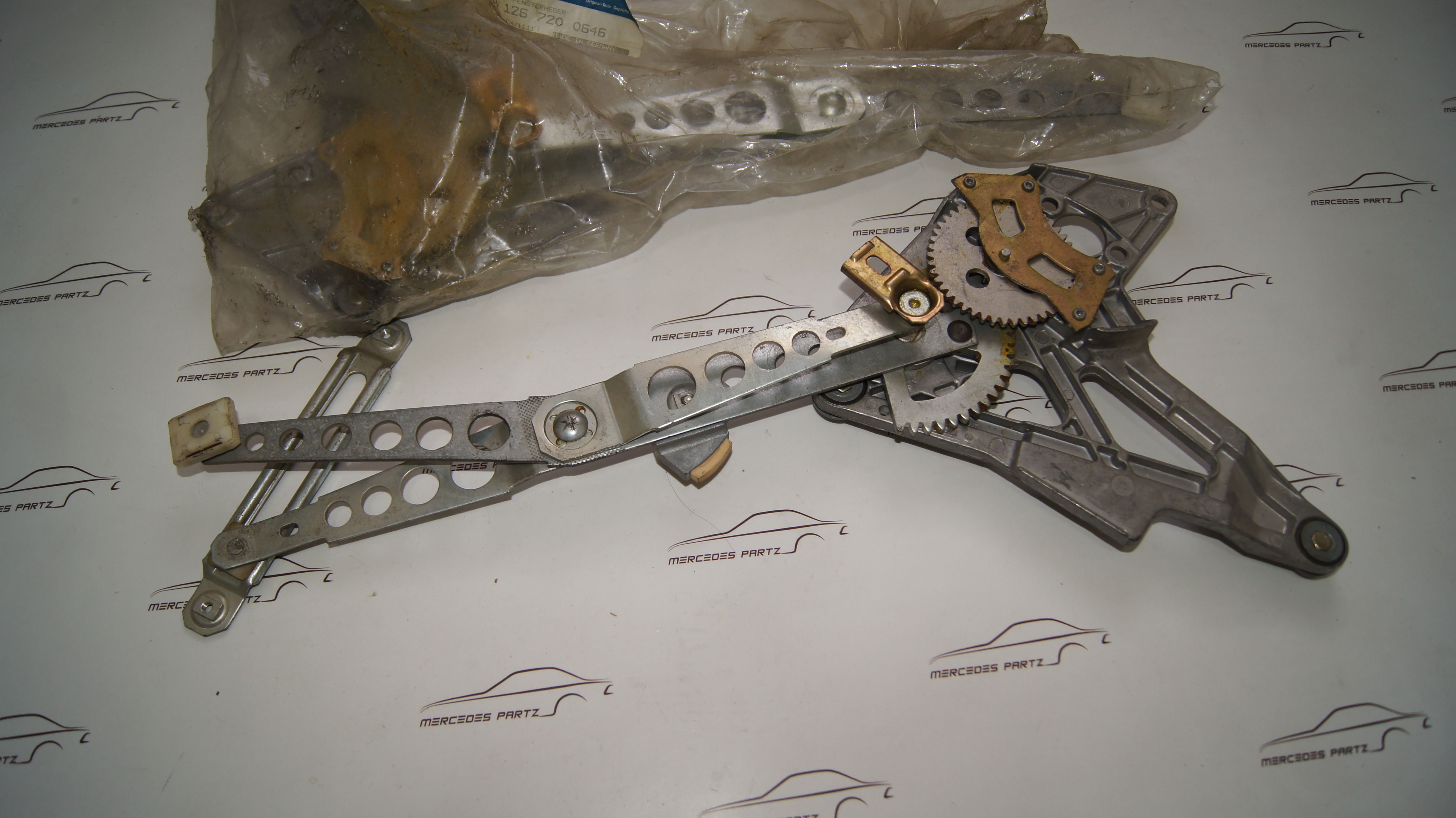 W126 window regulator , right , electric , less motor Genuine Mercedes Part W126 window regulator , right , electric , less motor Genuine Mercedes Part