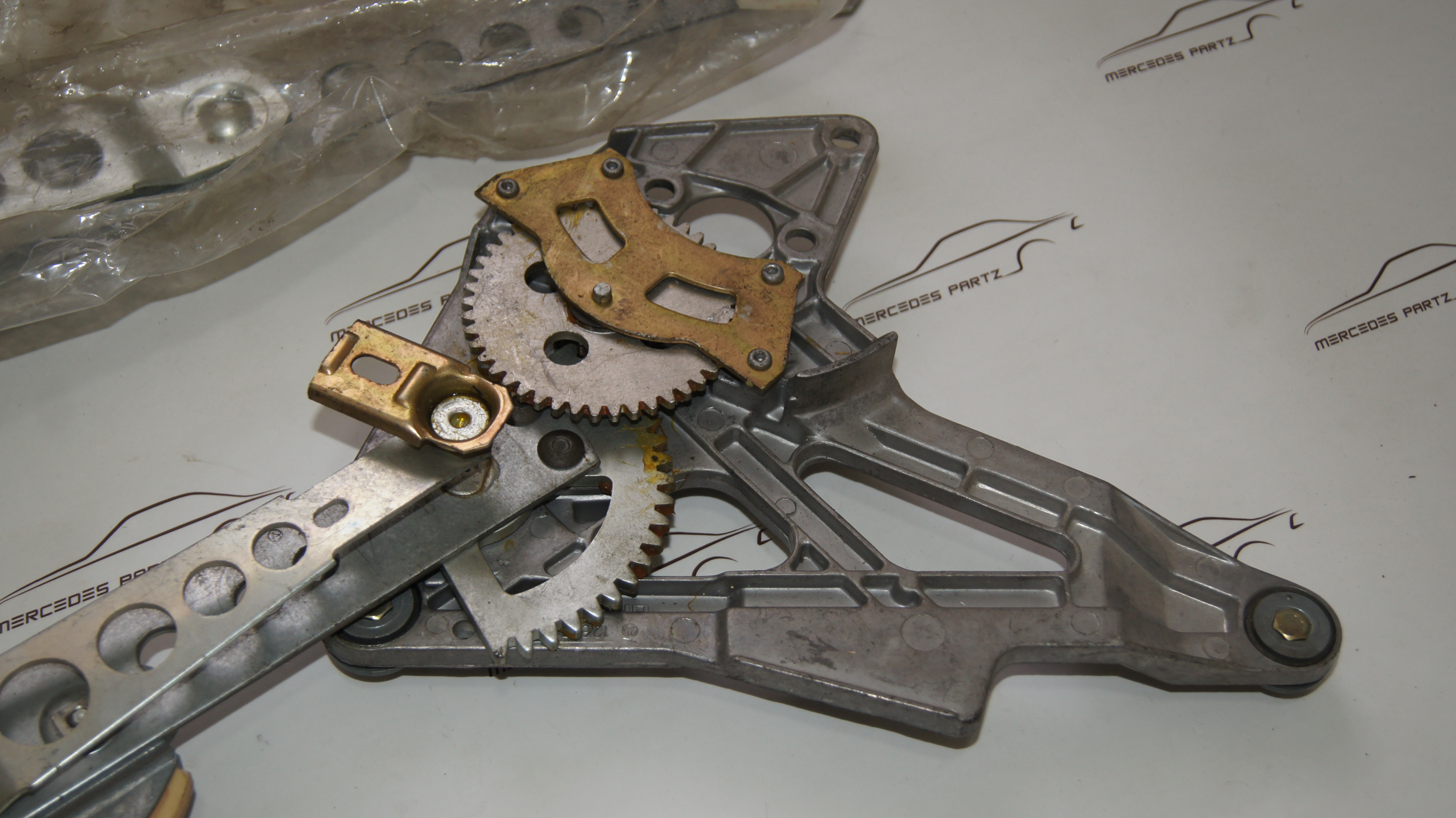 W126 window regulator , right , electric , less motor Genuine Mercedes Part W126 window regulator , right , electric , less motor Genuine Mercedes Part