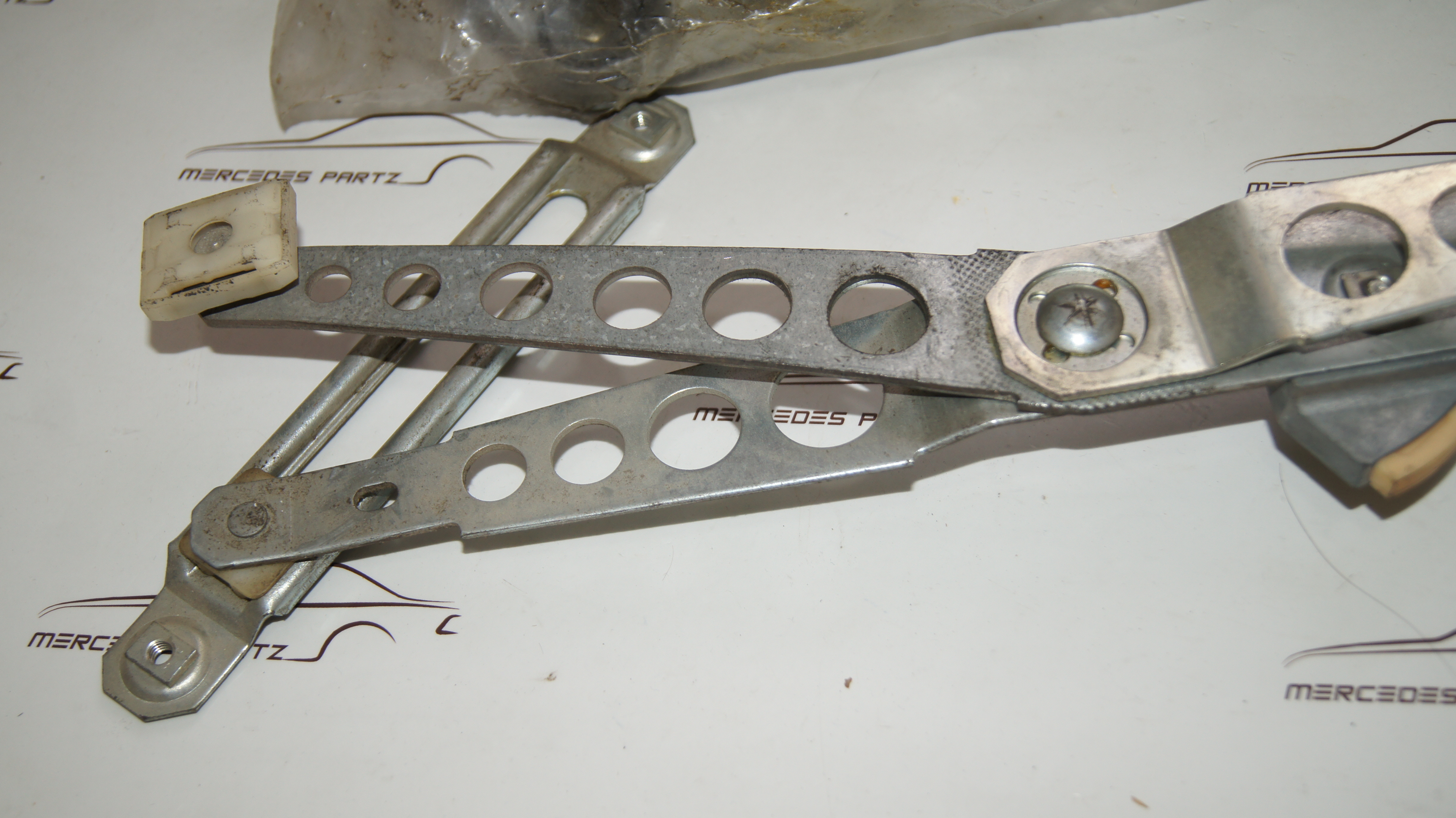 W126 window regulator , right , electric , less motor Genuine Mercedes Part W126 window regulator , right , electric , less motor Genuine Mercedes Part