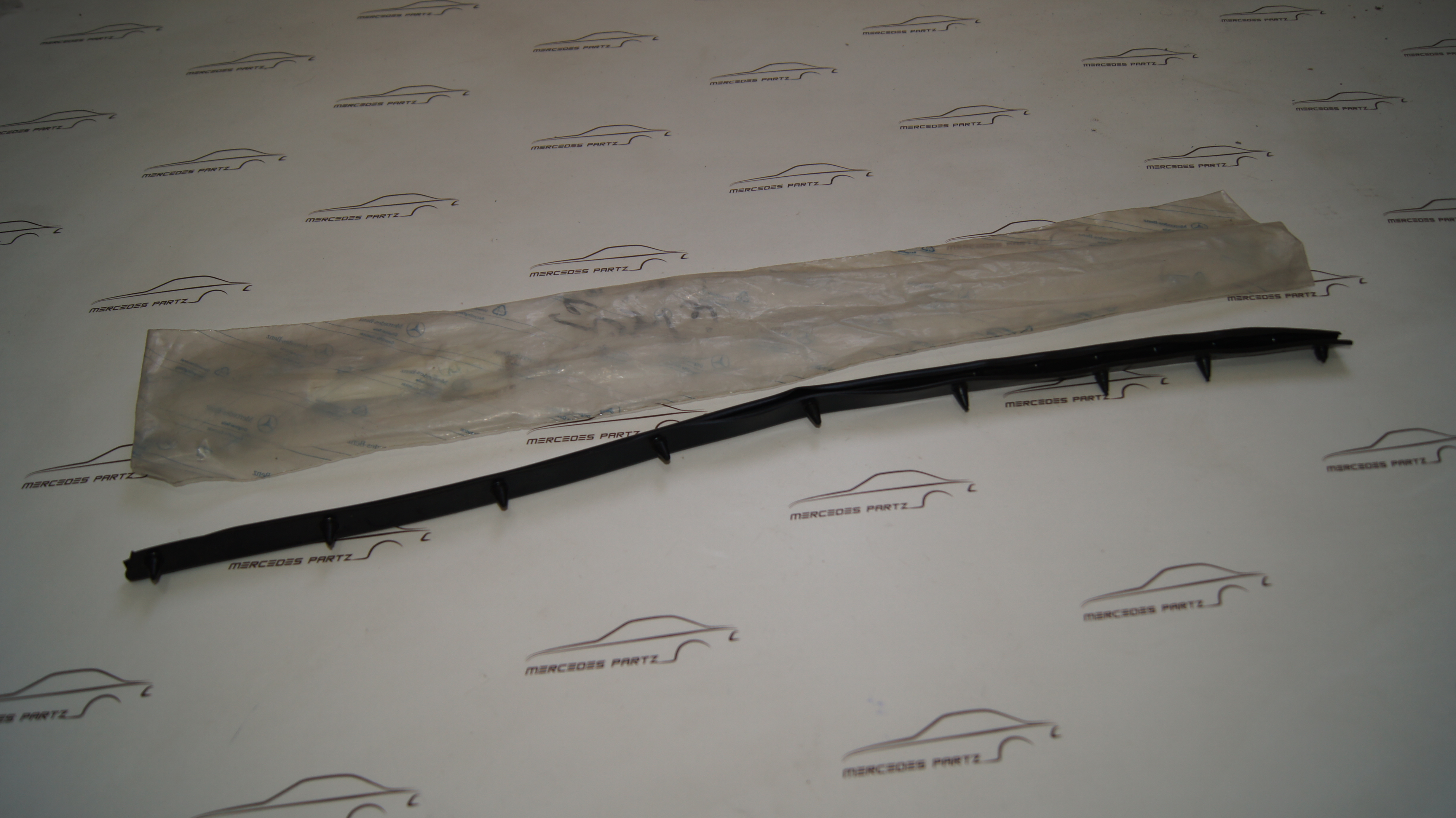W124 rear bumper left side seal Genuine Mercedes Part W124 rear bumper left side seal Genuine Mercedes Part
