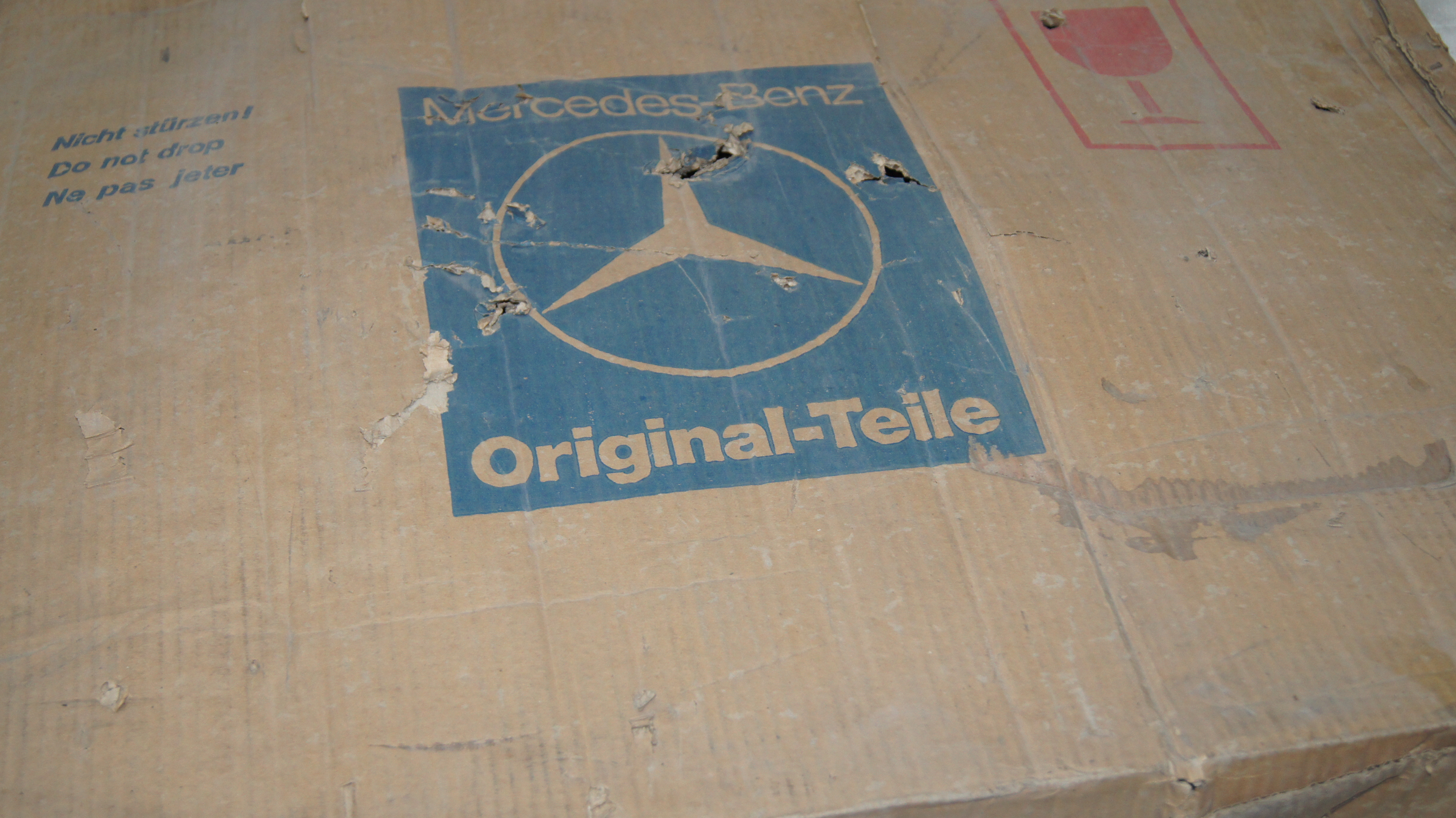 M102.980 air cleaner Genuine Mercedes Part M102.980 air cleaner Genuine Mercedes Part