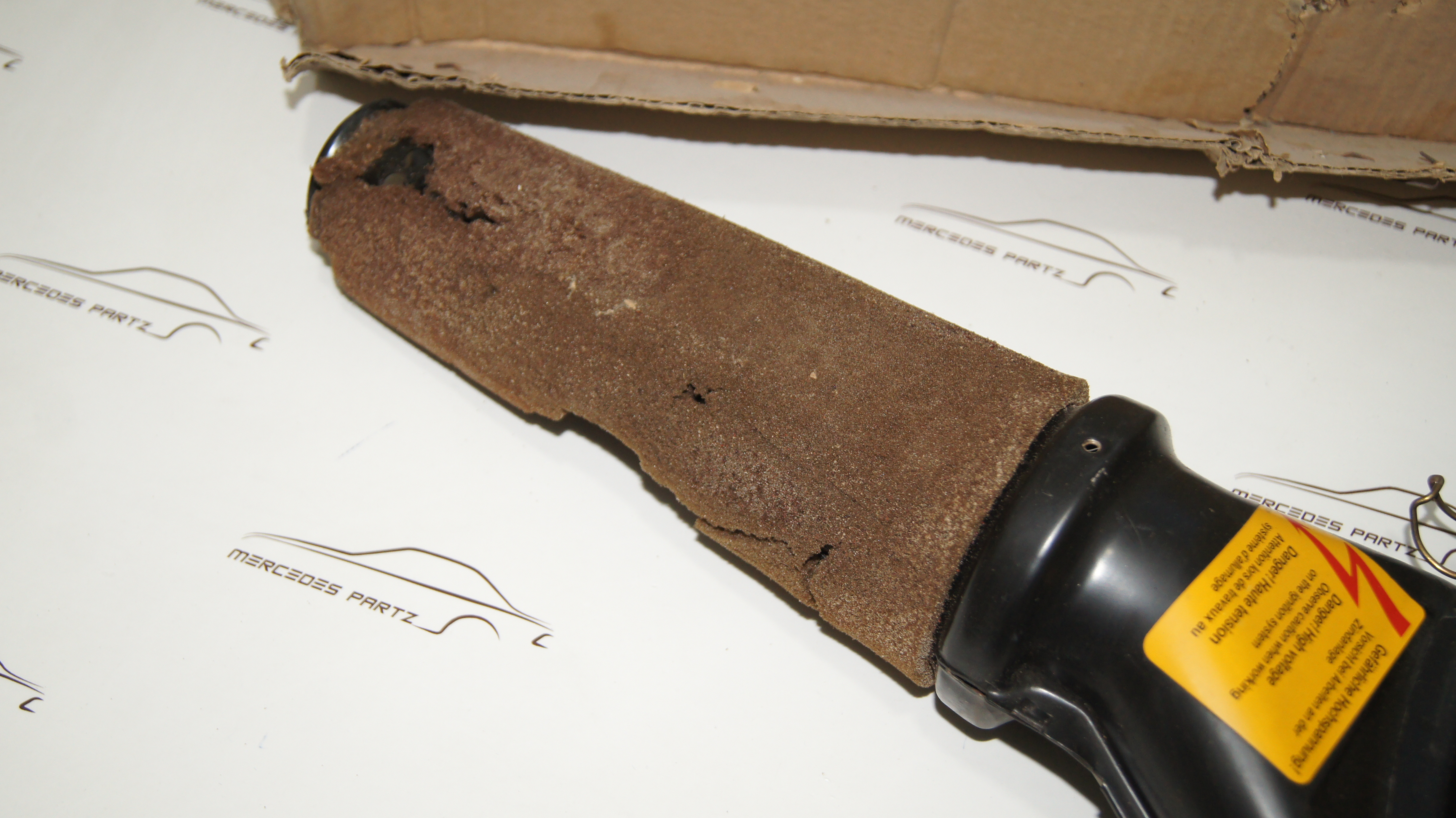 M102.980 air cleaner Genuine Mercedes Part M102.980 air cleaner Genuine Mercedes Part