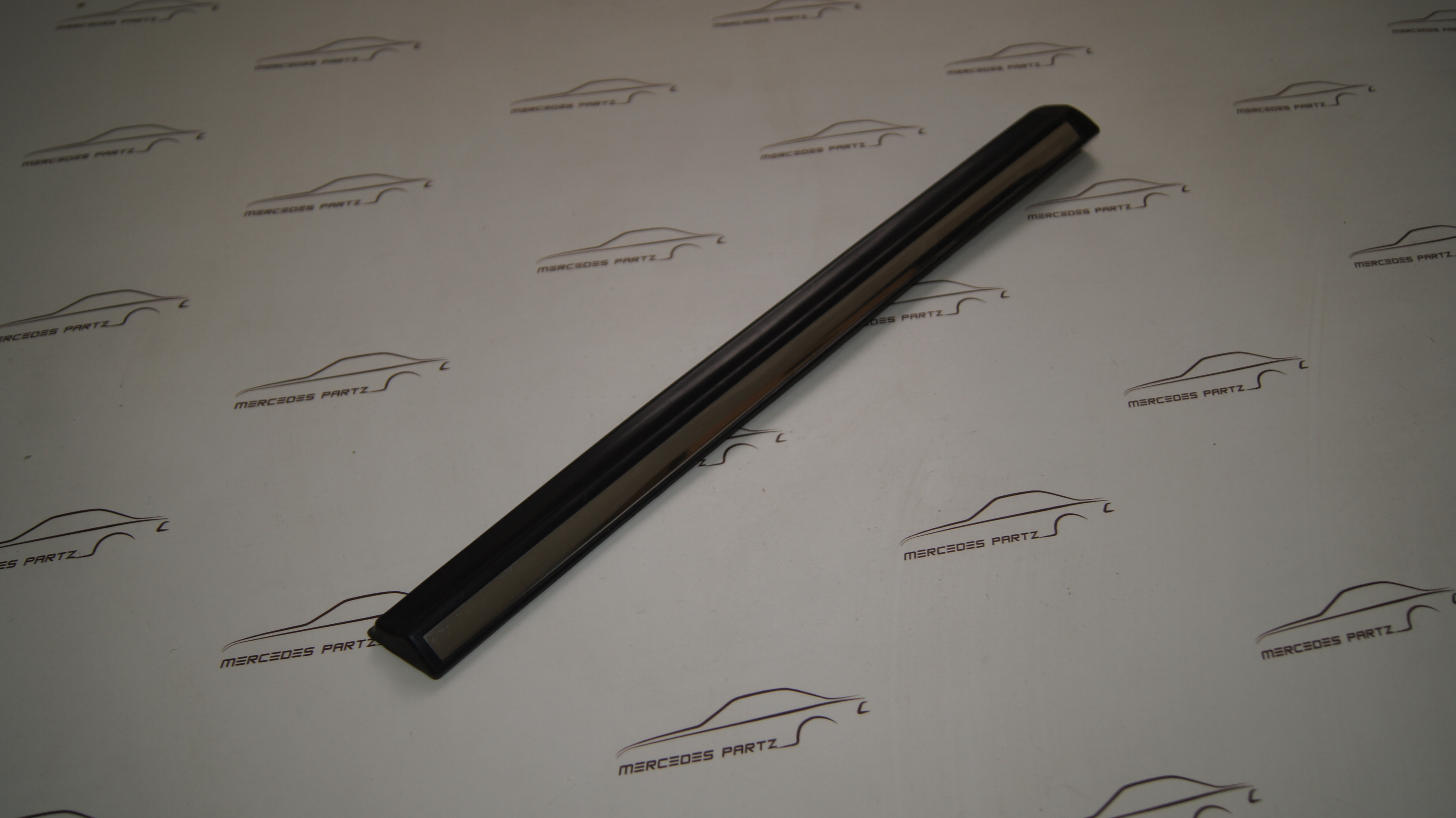W123 front left fender rear bottom garnish moulding Genuine Mercedes Part W123 front left fender rear bottom garnish moulding Genuine Mercedes Part