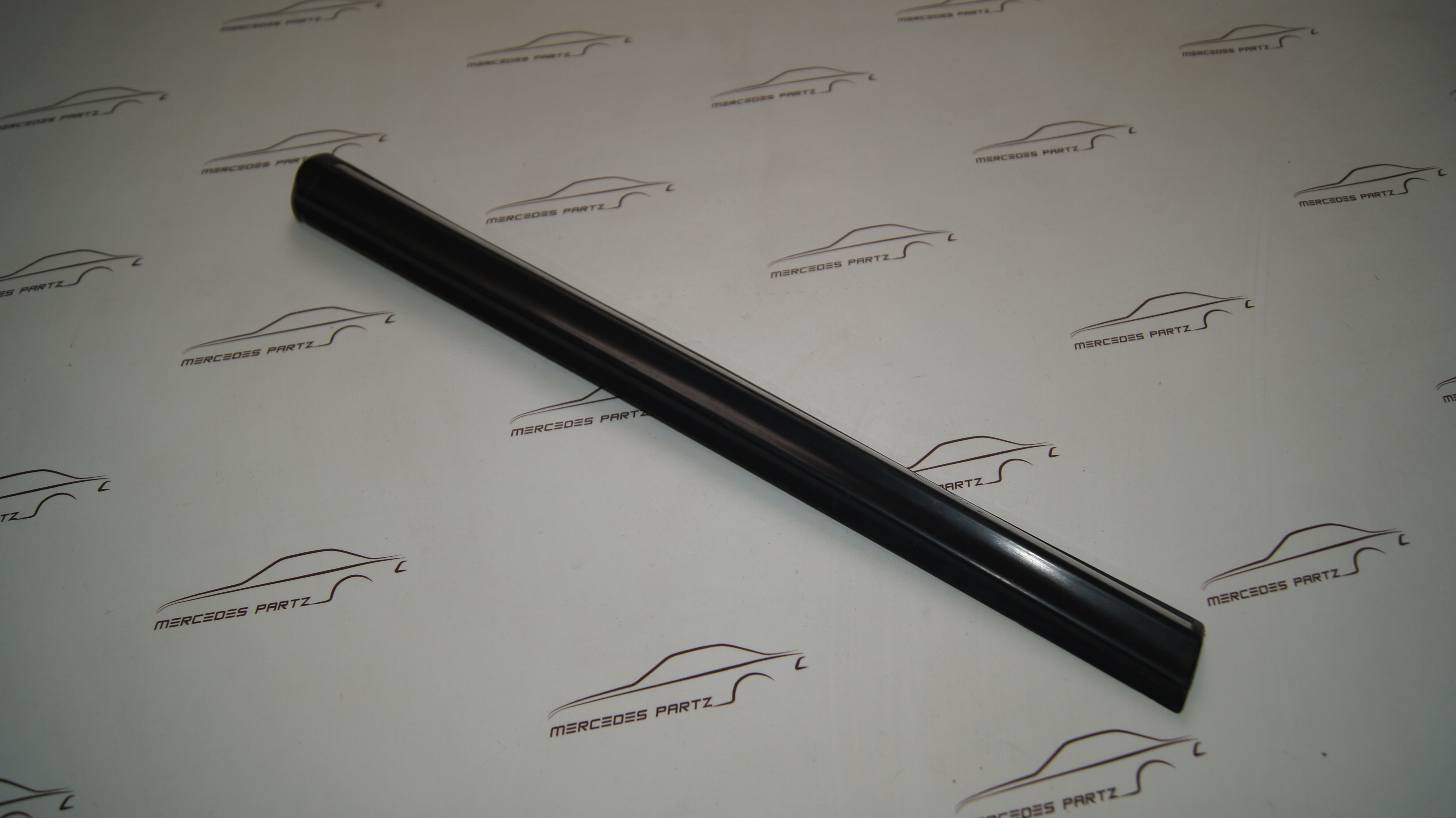 W123 front left fender rear bottom garnish moulding Genuine Mercedes Part W123 front left fender rear bottom garnish moulding Genuine Mercedes Part