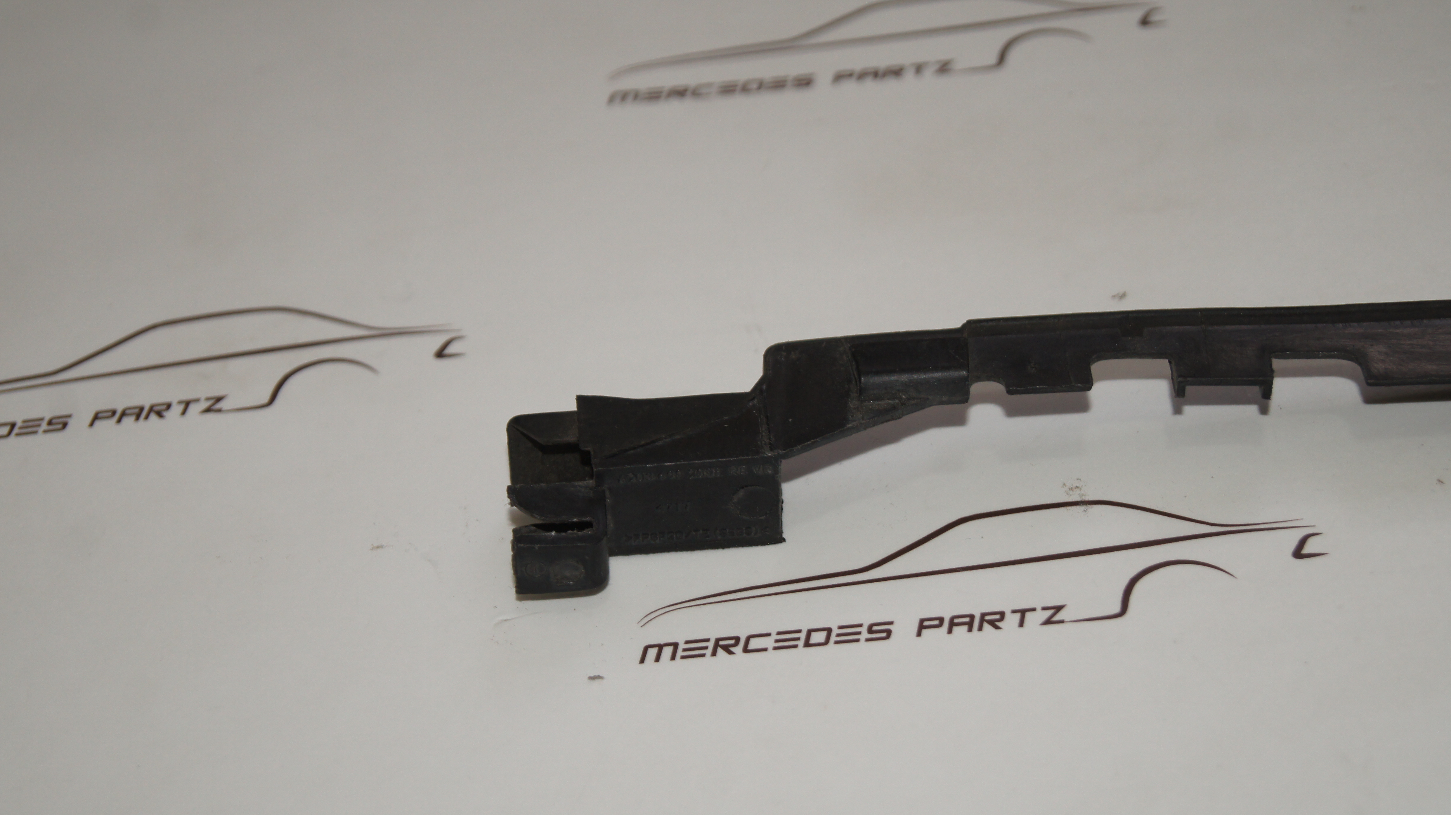 W203 front right panel sealing – Bild 6