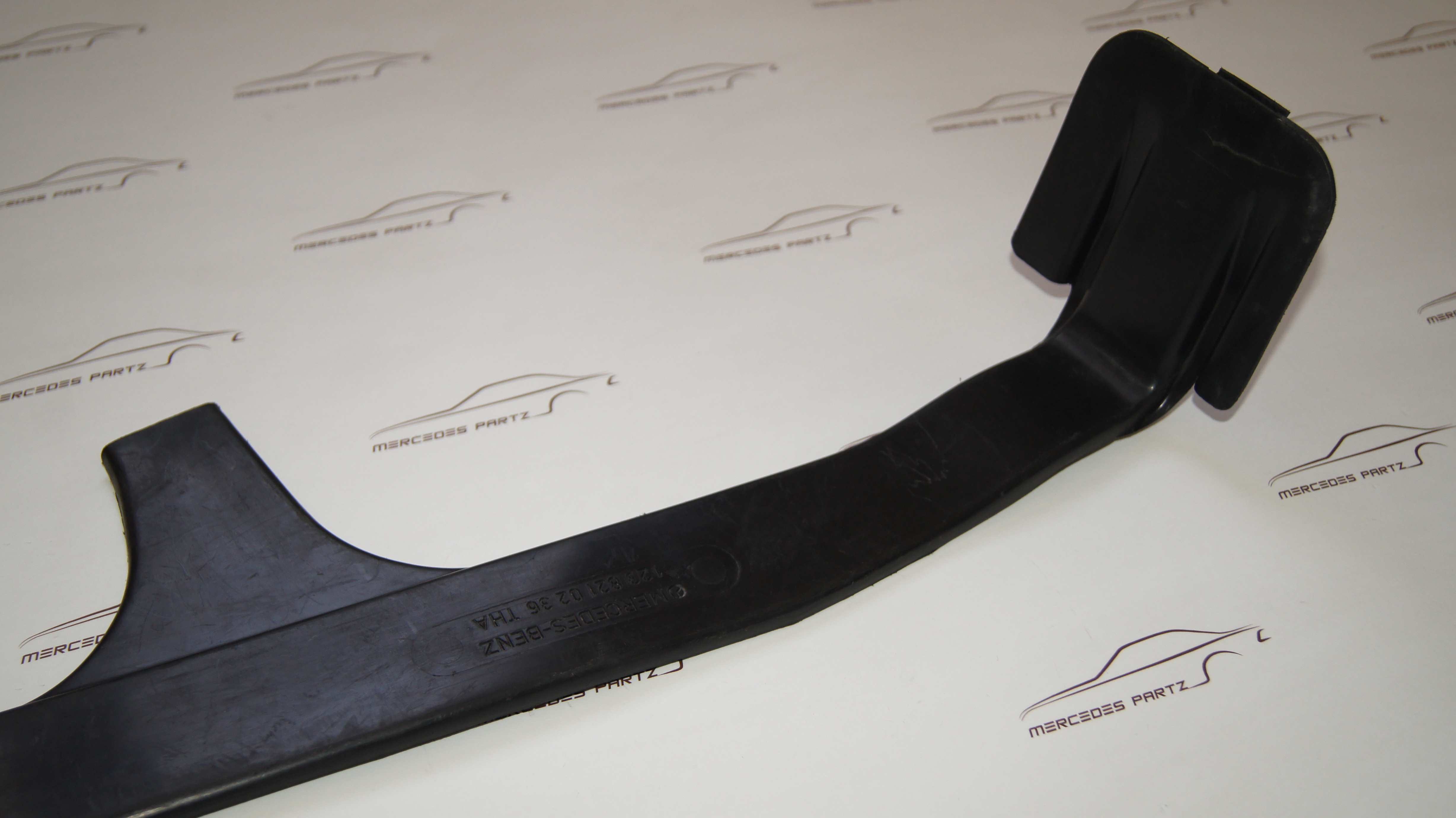 W123 main cable harness to rear floor covering - الصورة 5