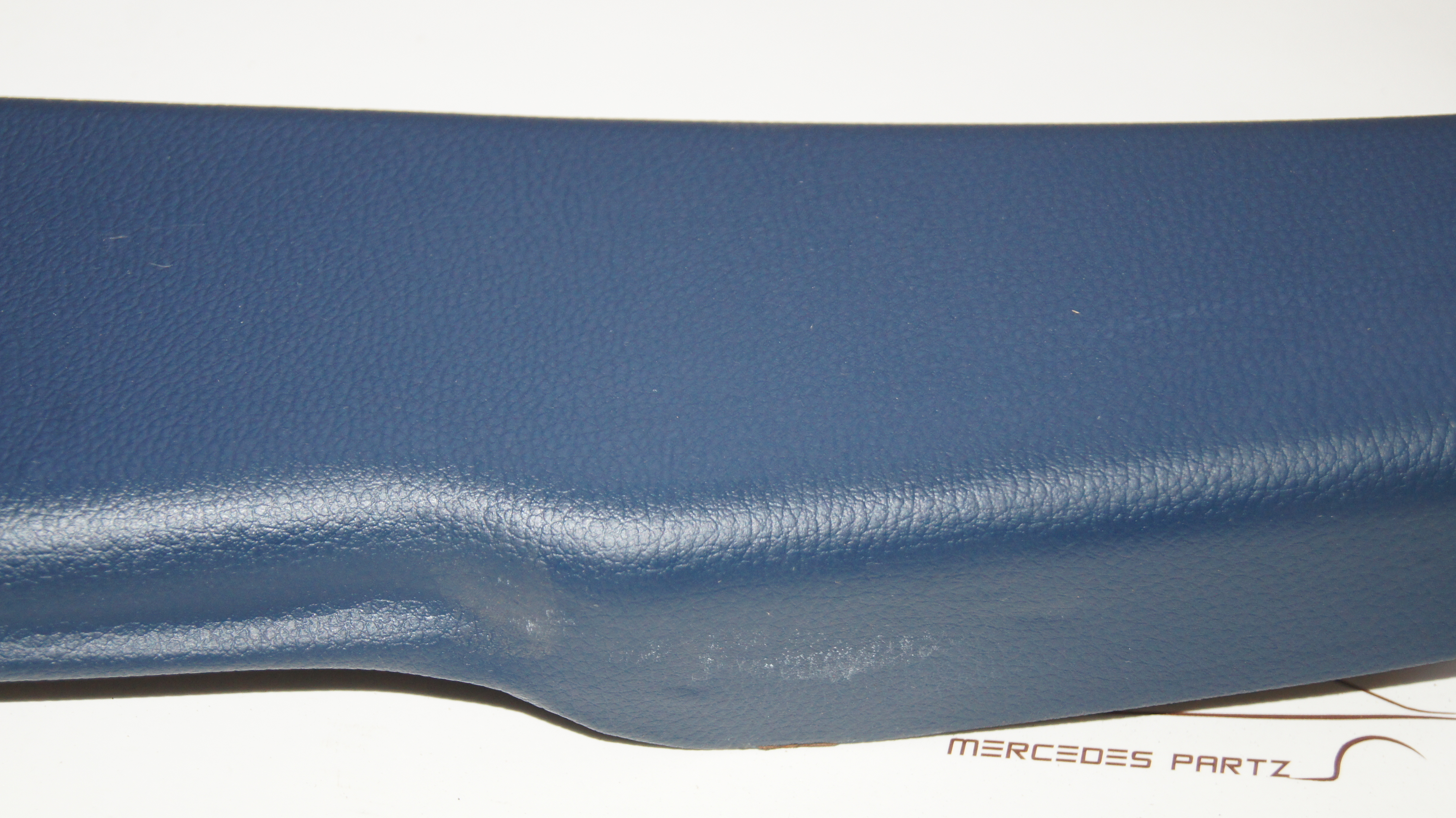 W123 right central pillar panelling - الصورة 3