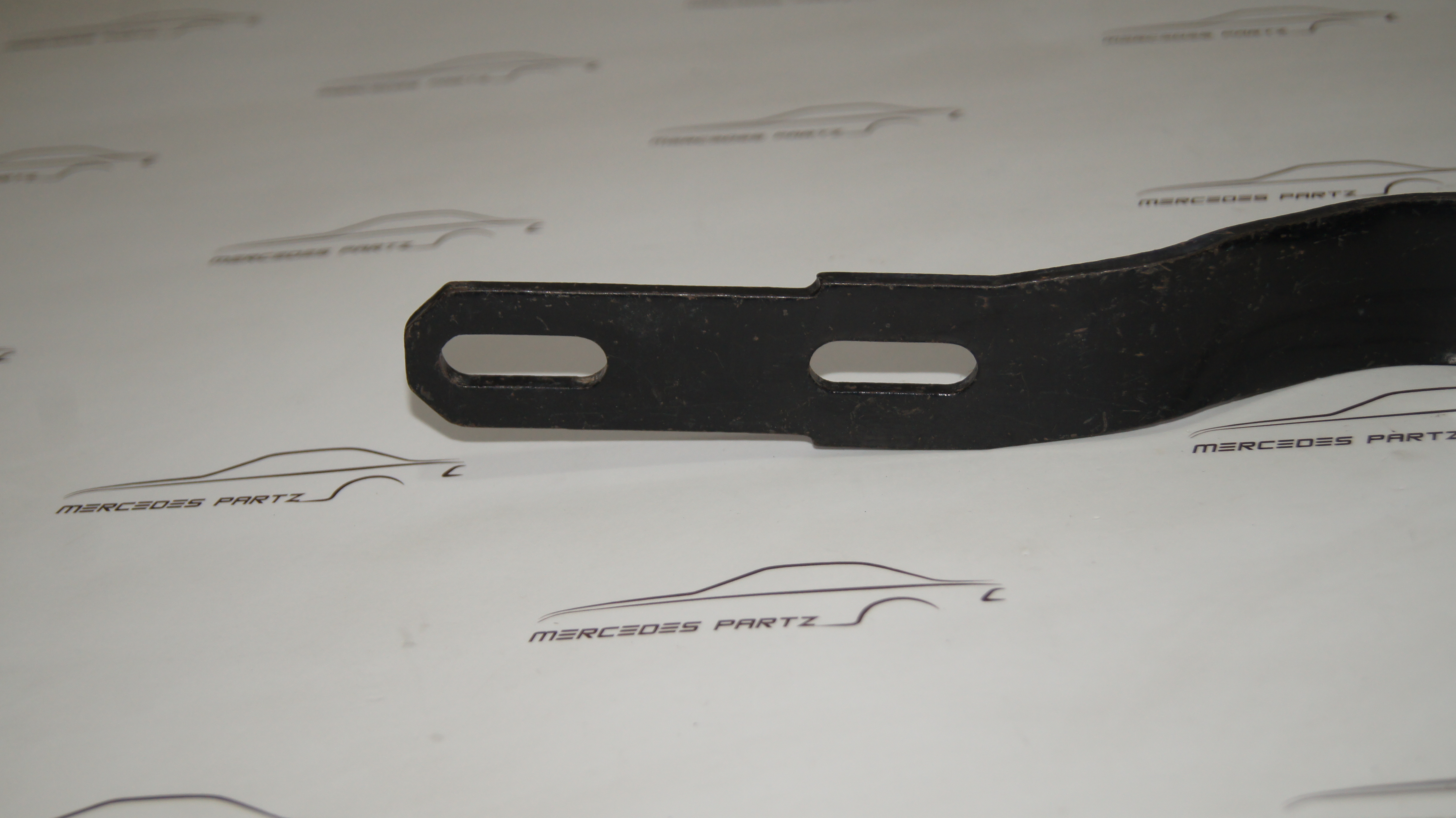 W116 Front right bumper bracket Genuine Mercedes Part W116 Front right bumper bracket Genuine Mercedes Part