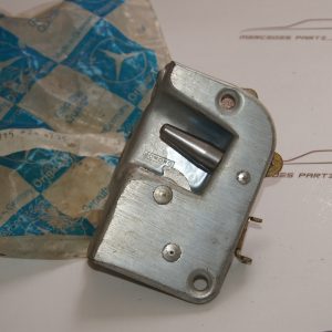 W108 W109 W111 W113 W114 W115 front right door lock mechanism bomoro Genuine Mercedes Part W108 W109 W111 W113 W114 W115 front right door lock mechanism bomoro Genuine Mercedes Part