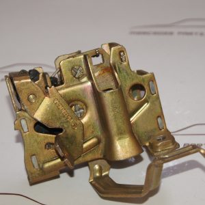 C126 SEC engine hood lock catch lower right part