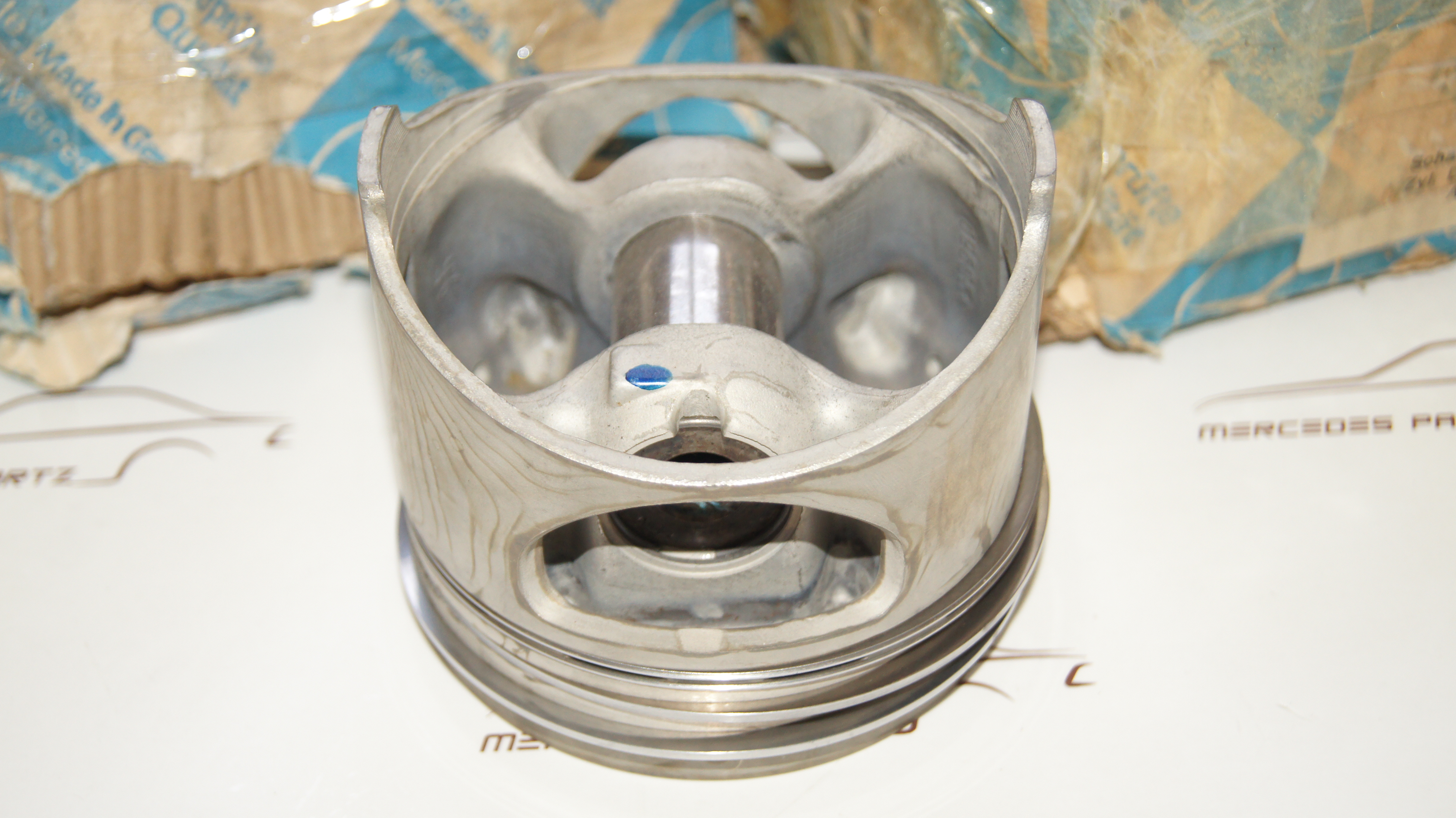 M117 5.6 560 piston set 97.00mm +0.50mm repair size 1 Genuine Mercedes Part M117 5.6 560 piston set 97.00mm +0.50mm repair size 1 Genuine Mercedes Part