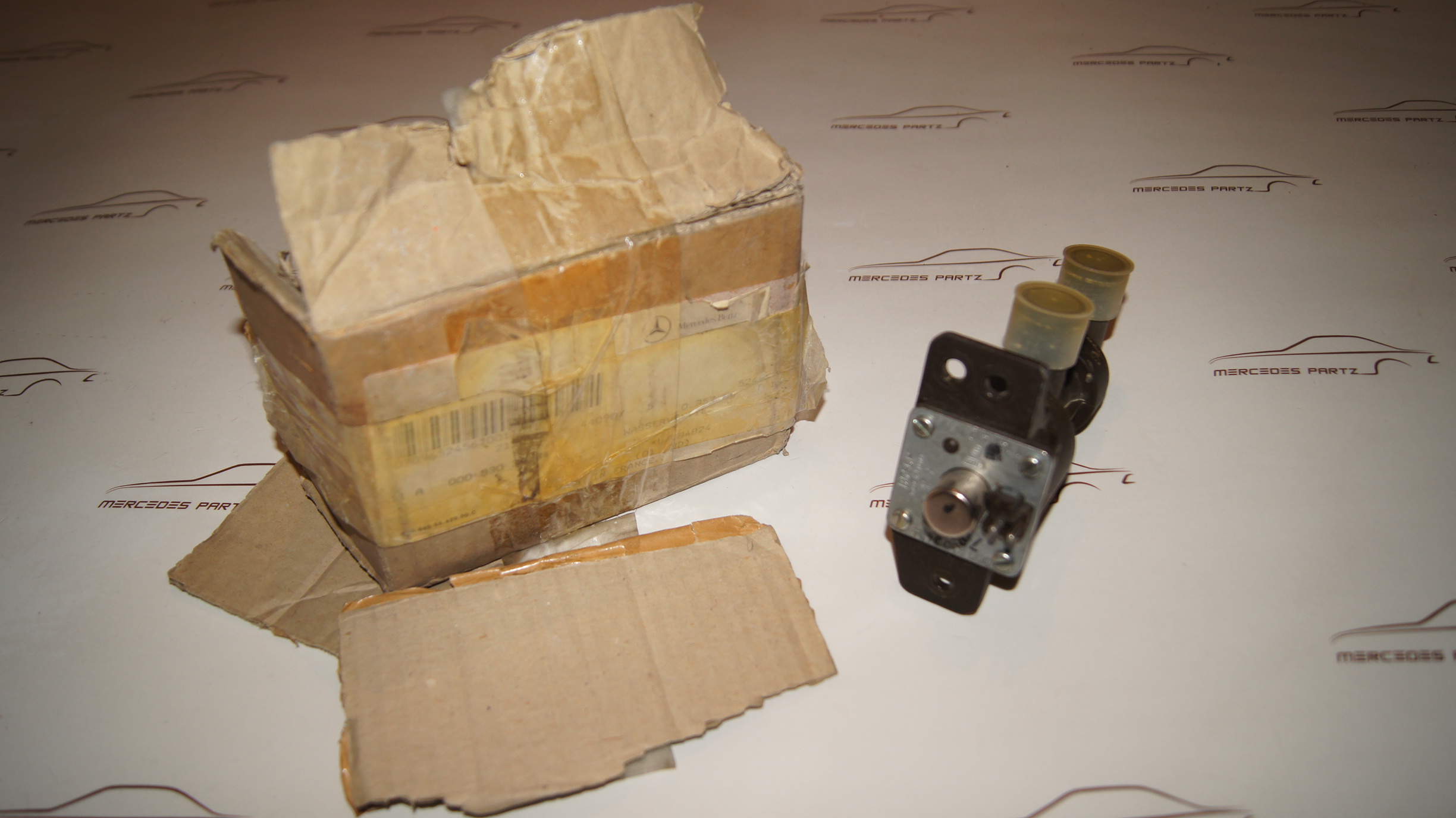 A0008303484 R107 heater valve NEW NOS Bosch A0008303484 R107 heater valve NEW NOS Bosch