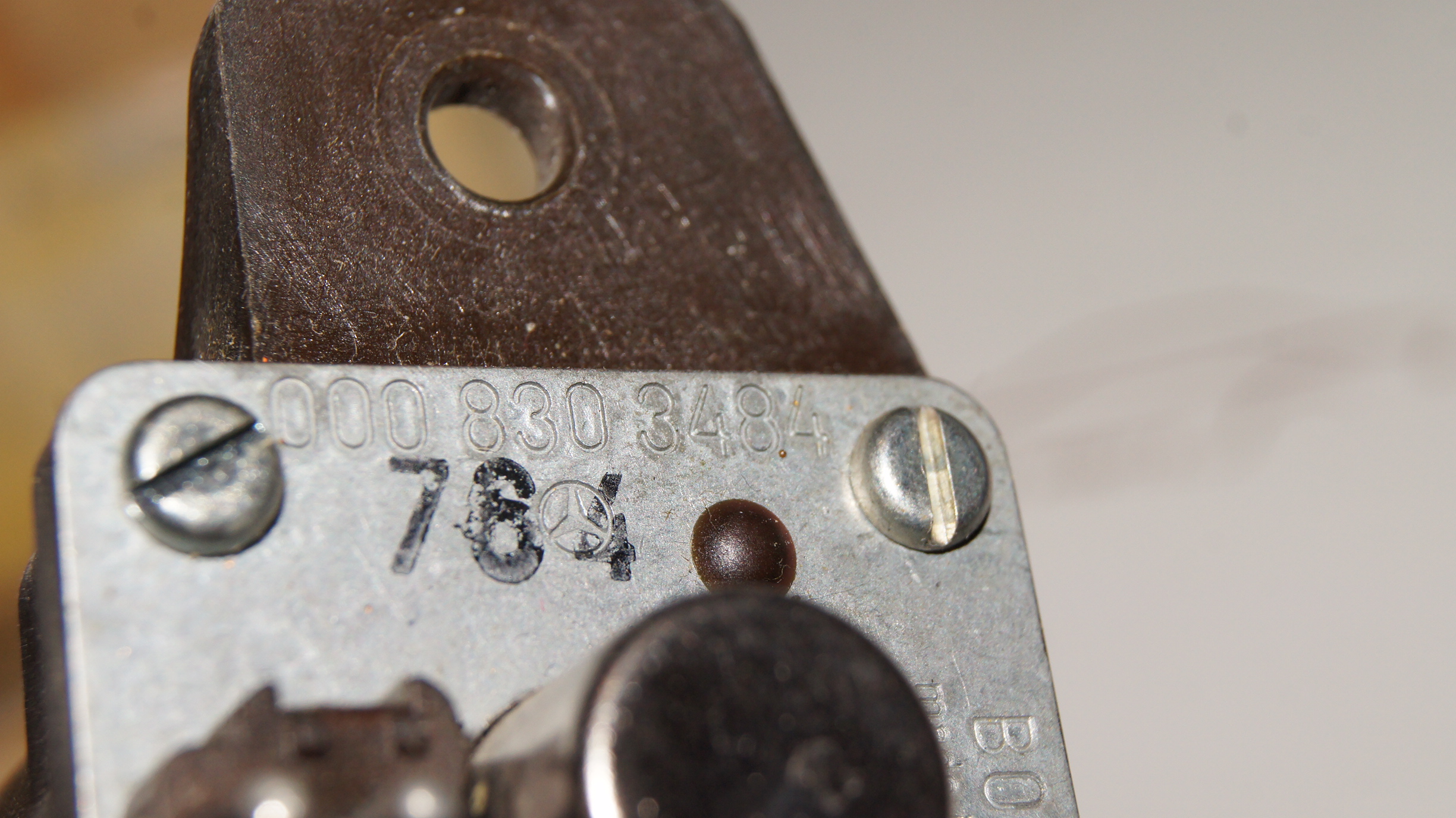 A0008303484 R107 heater valve NEW NOS Bosch A0008303484 R107 heater valve NEW NOS Bosch