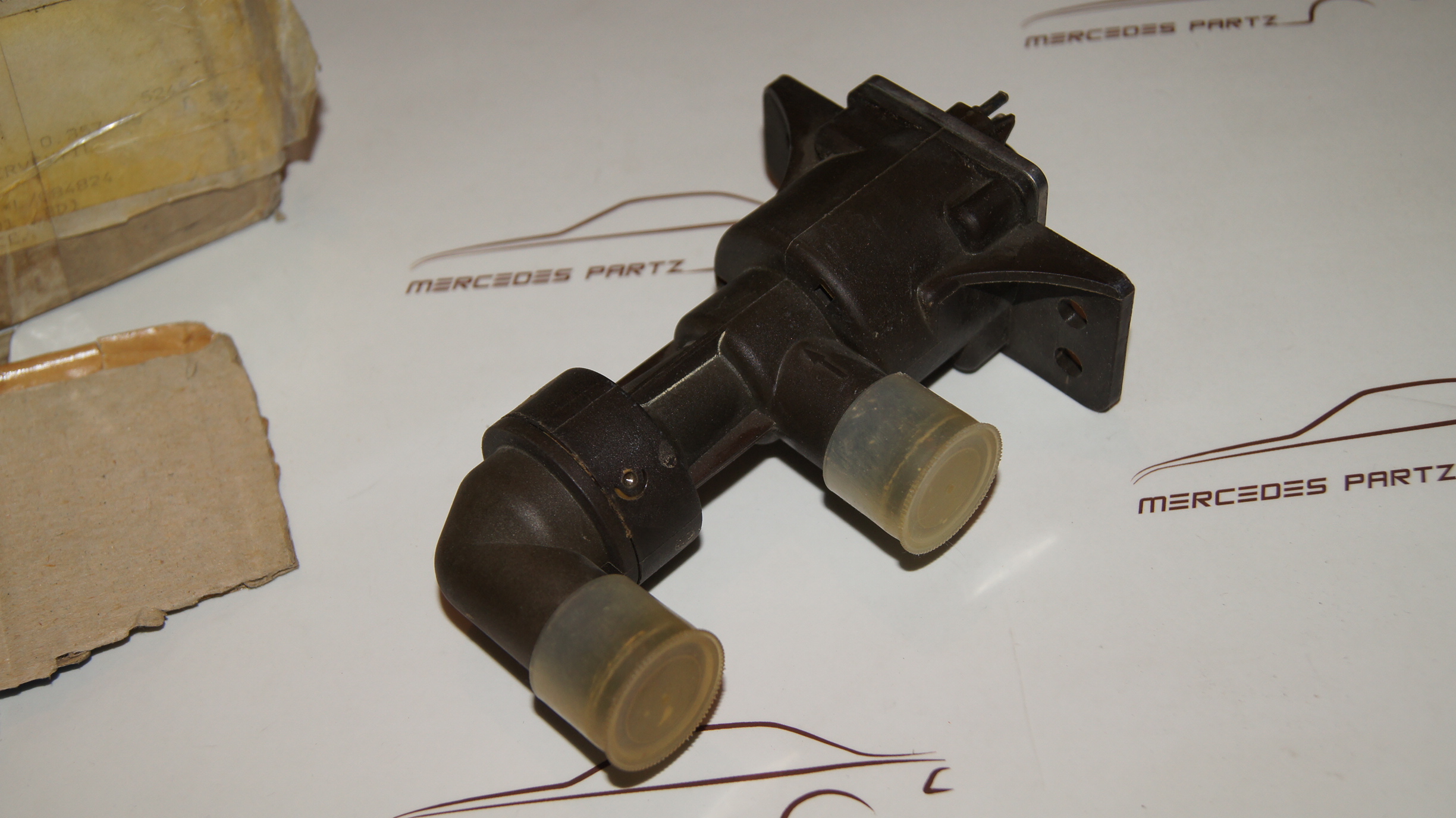 A0008303484 R107 heater valve NEW NOS Bosch A0008303484 R107 heater valve NEW NOS Bosch