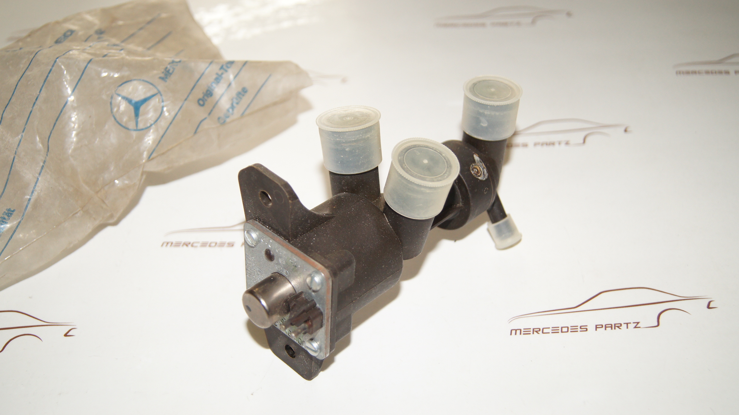 W126 heater valve A0008303784 Bosch W126 heater valve A0008303784 Bosch