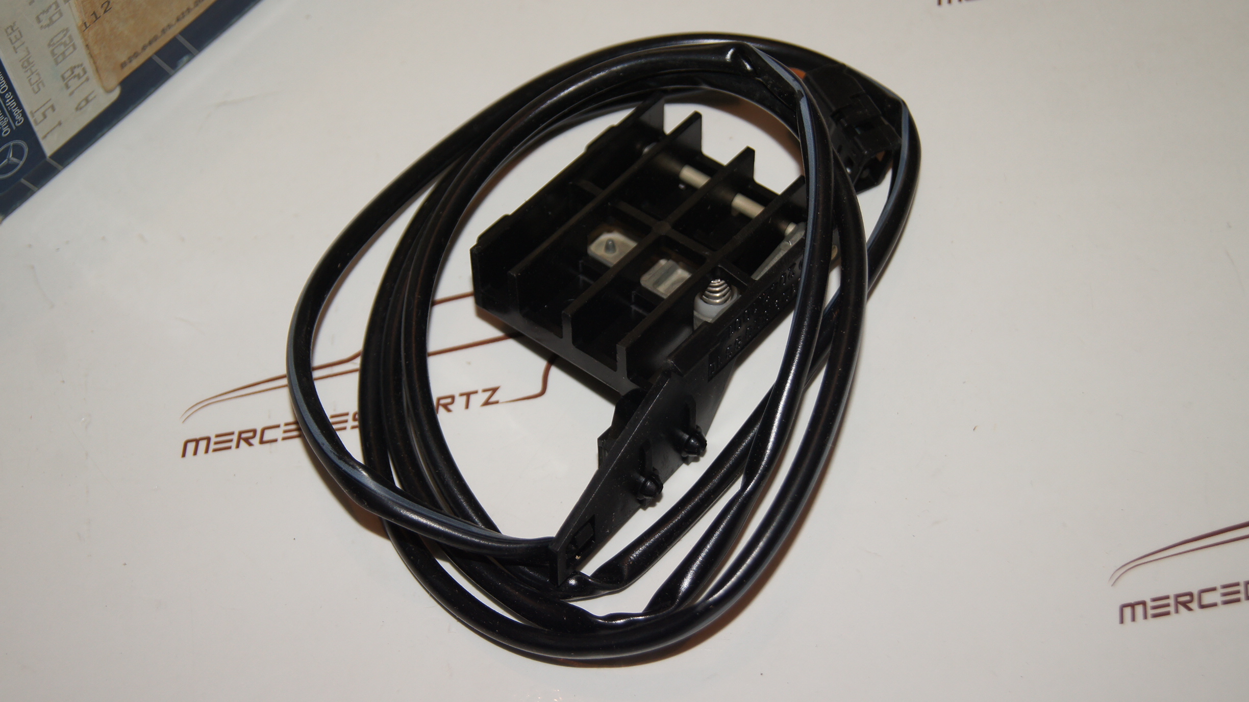 R129 front door window contact switch Genuine Mercedes Part R129 front door window contact switch Genuine Mercedes Part