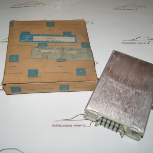 W107 W116 W123 W114 cruise control tempomat control unit A0015452032 NEW NOS Genuine Mercedes Part