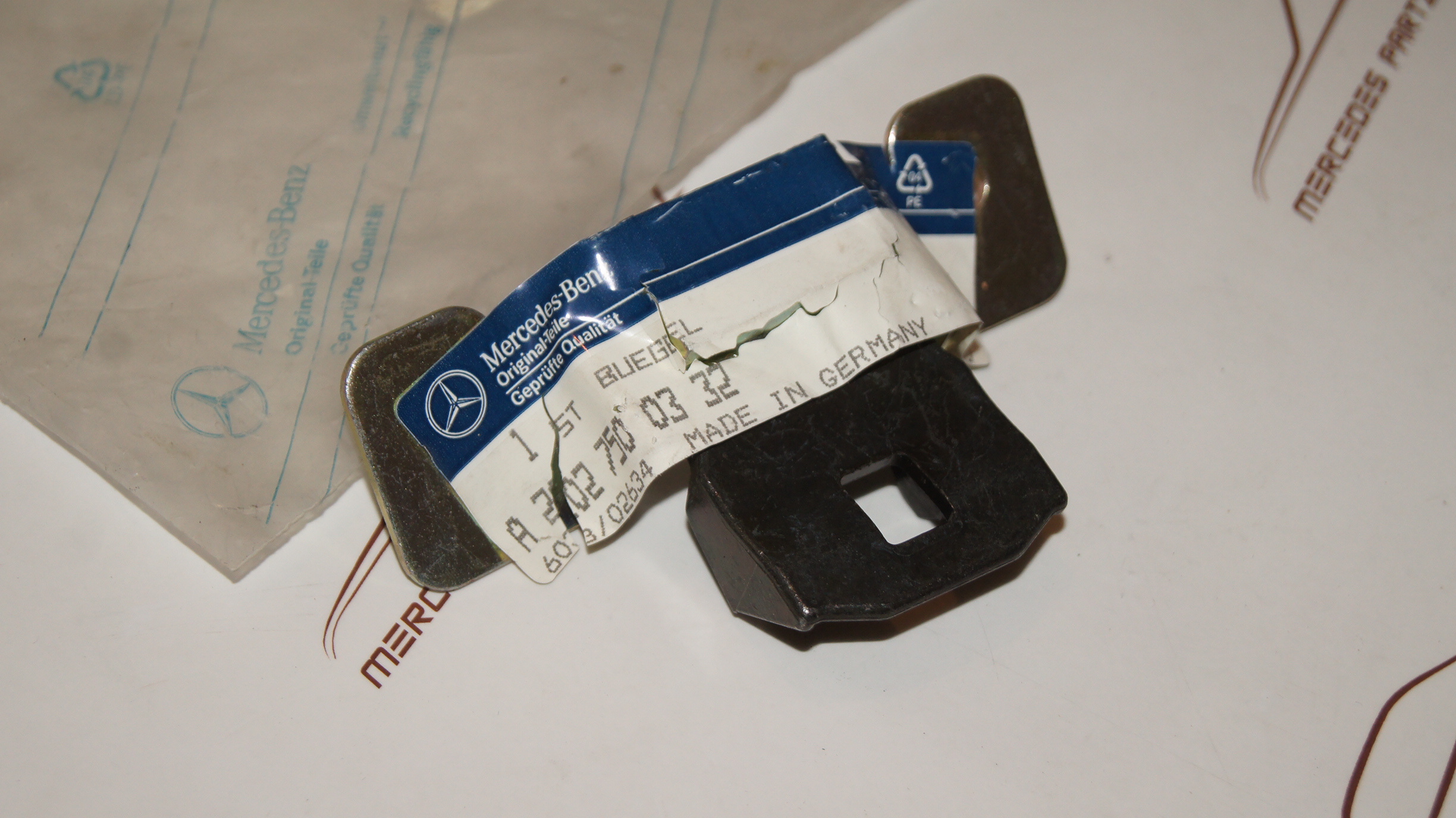 W202 W208 rear trunk lid bracket mercedespartz