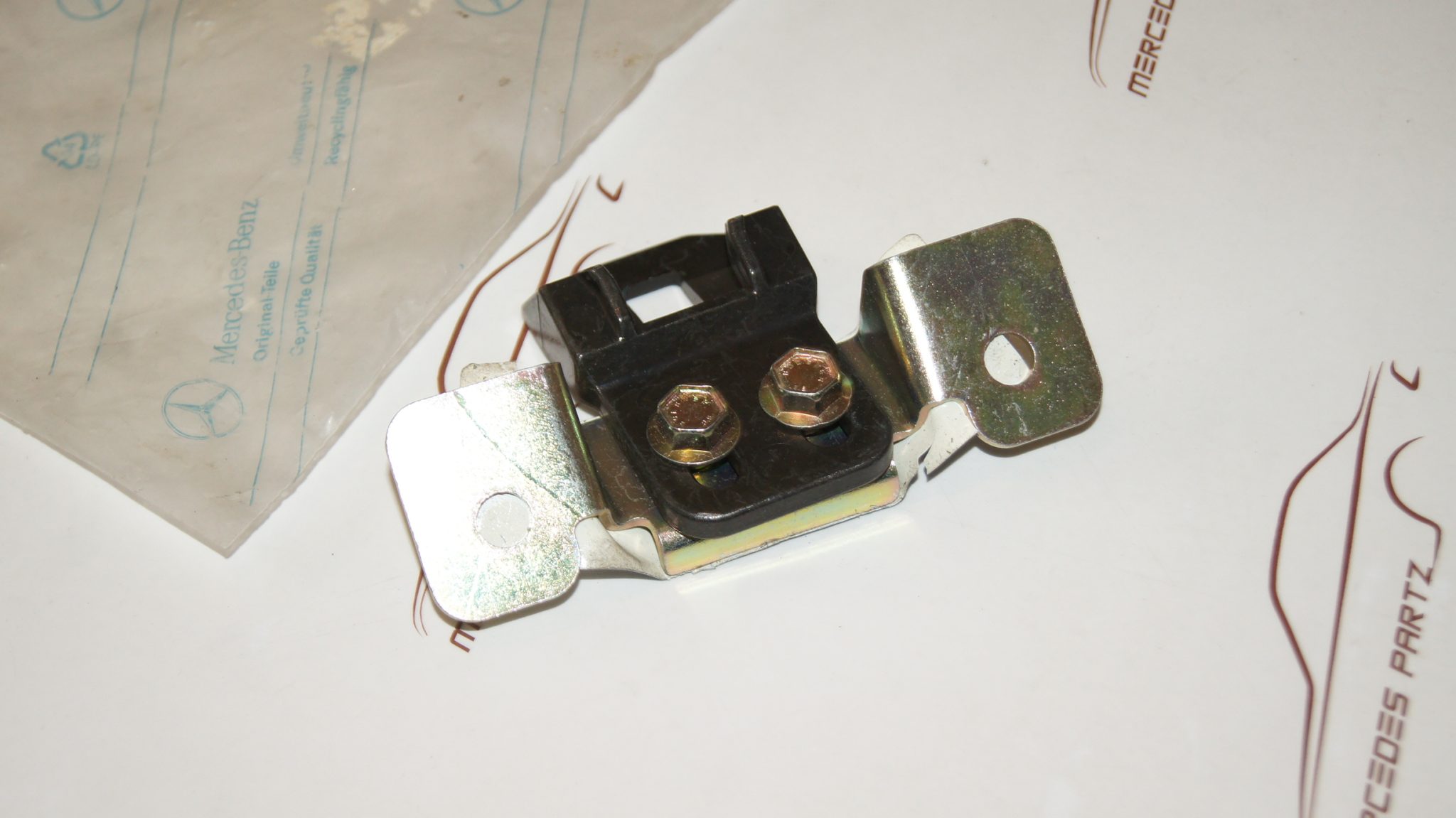 W202 W208 rear trunk lid bracket mercedespartz