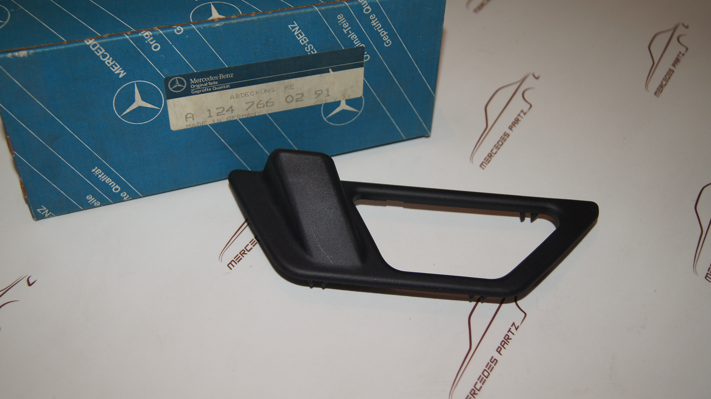W124 rear right interior door handle assembly cover Genuine Mercedes Part W124 rear right interior door handle assembly cover Genuine Mercedes Part