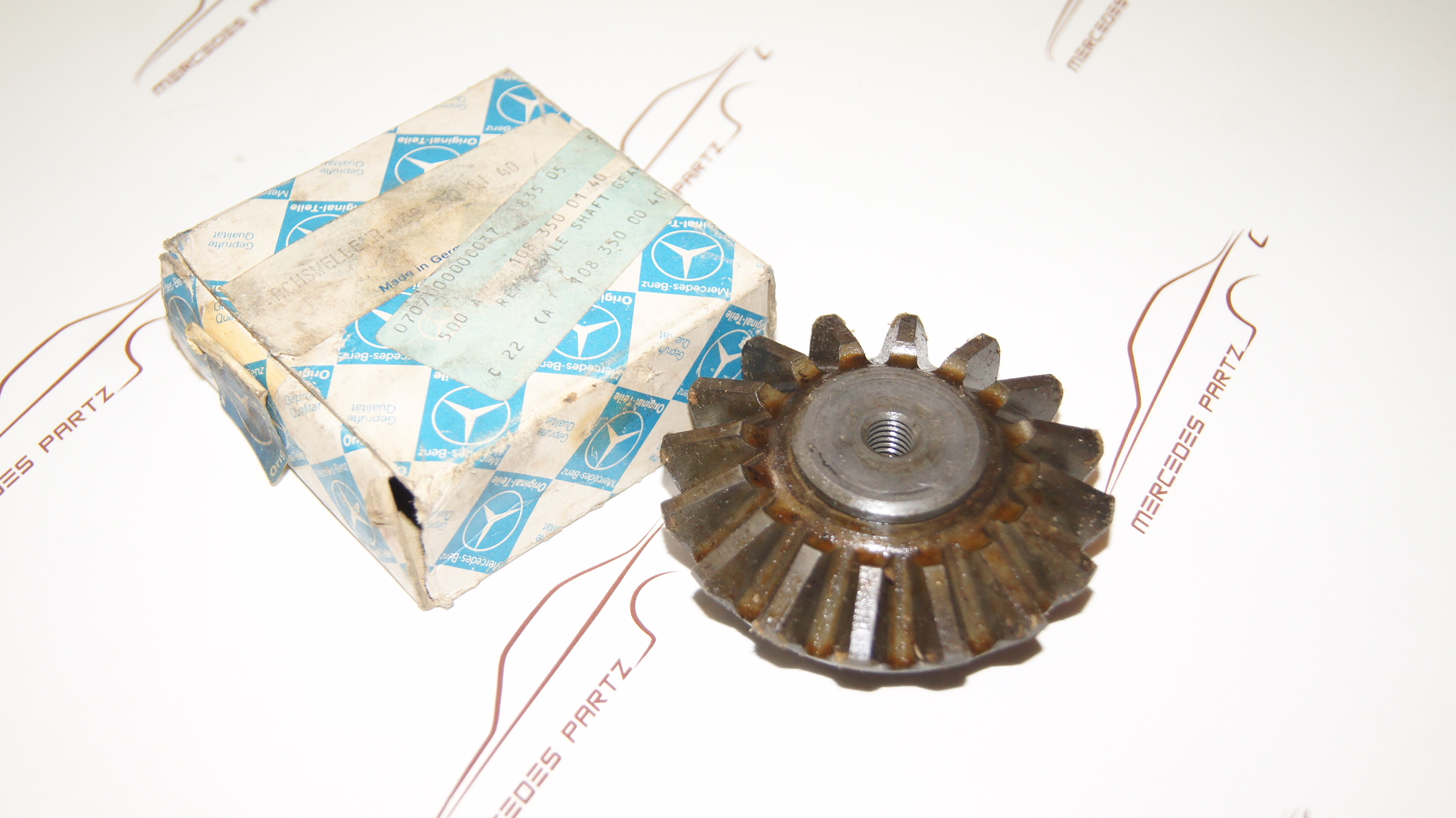 W108 W109 W111 W113 differential right pinion Genuine Mercedes Part W108 W109 W111 W113 differential right pinion Genuine Mercedes Part