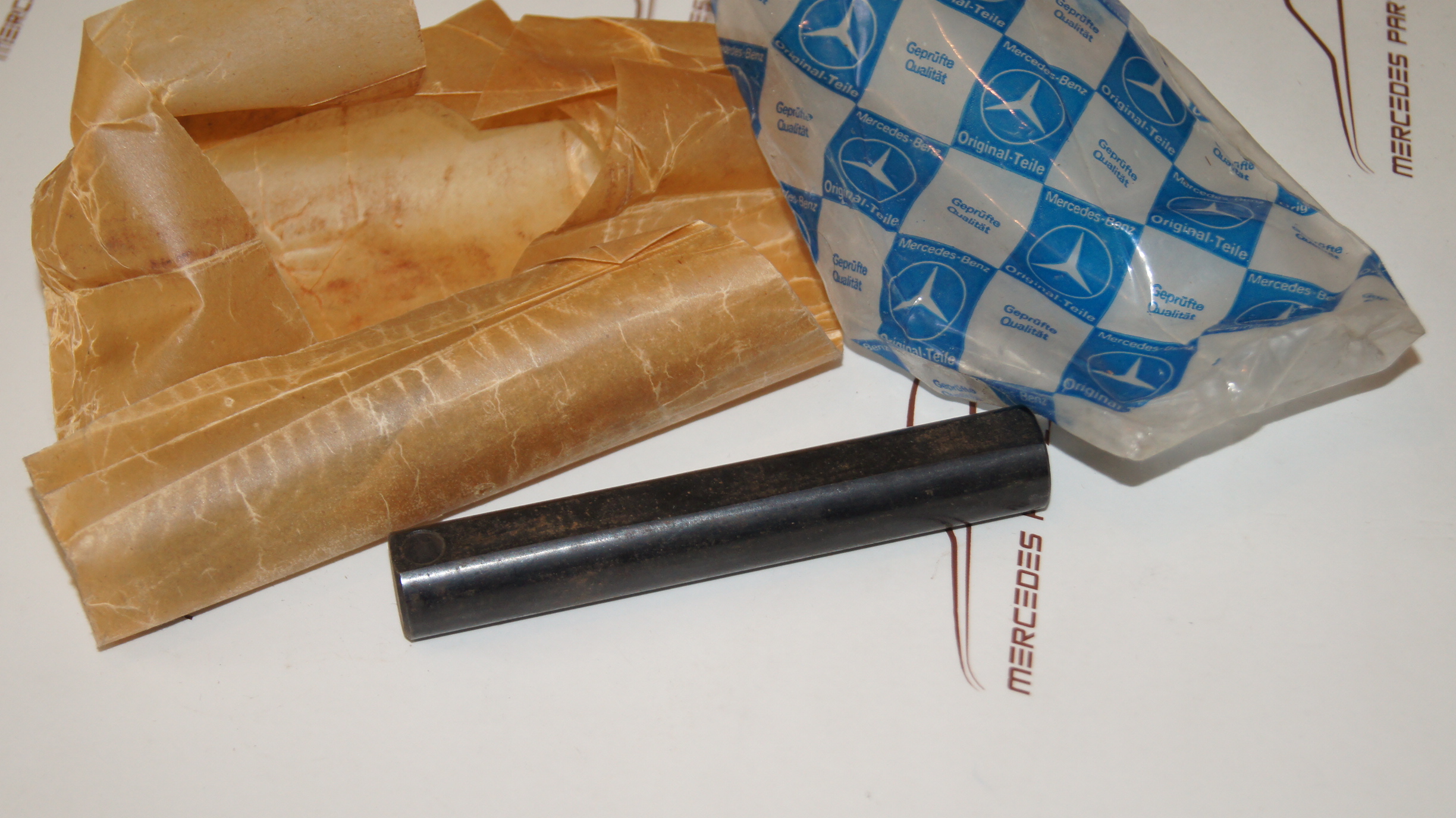 A1243530721 W107 W114 W115 W116 W126 ... rear axle differential pin ...