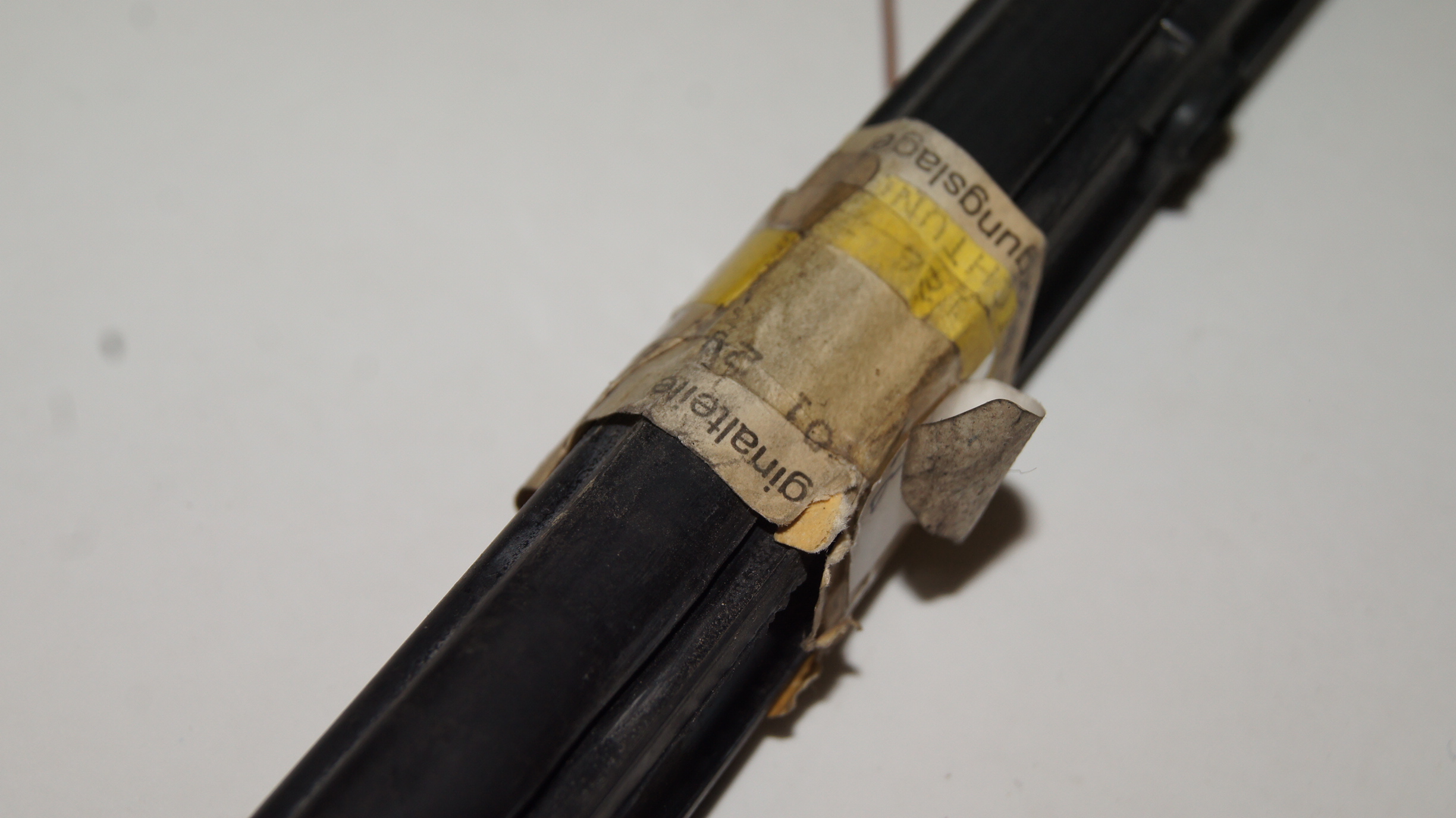 A1267350124 , A1267350524 , W126 rear left fixed window seal