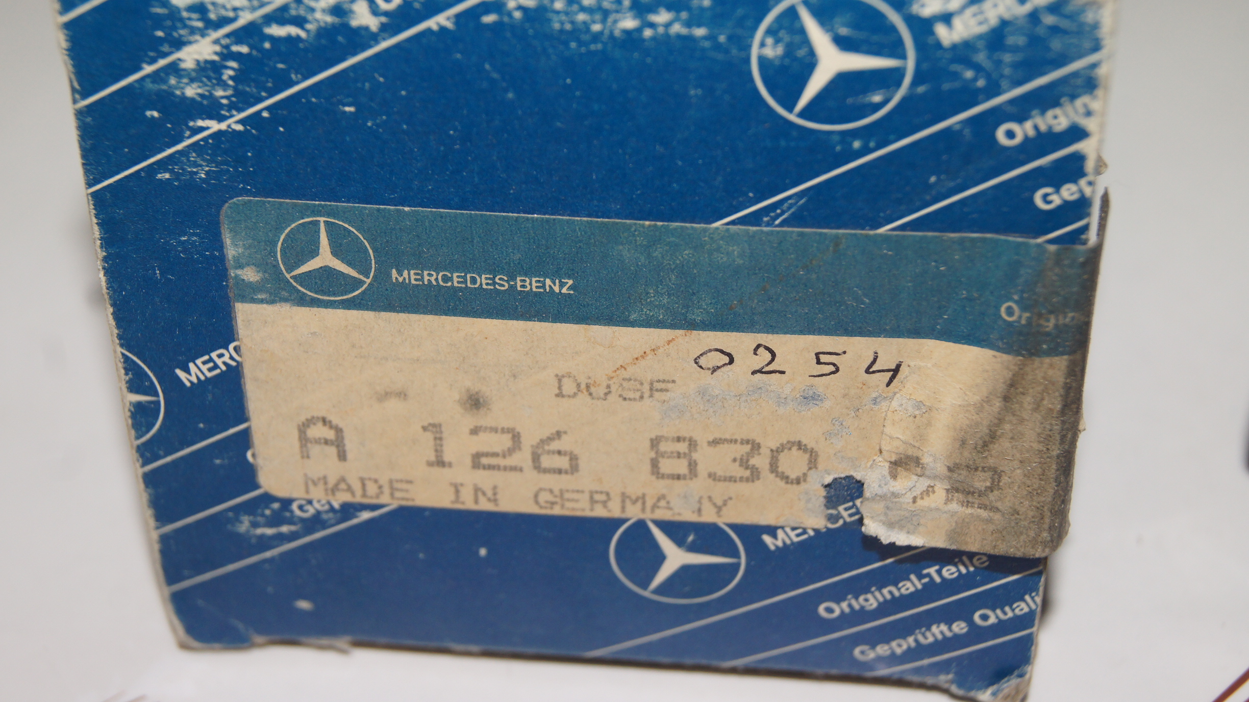 W126 right vent panel Genuine Mercedes Part W126 right vent panel Genuine Mercedes Part