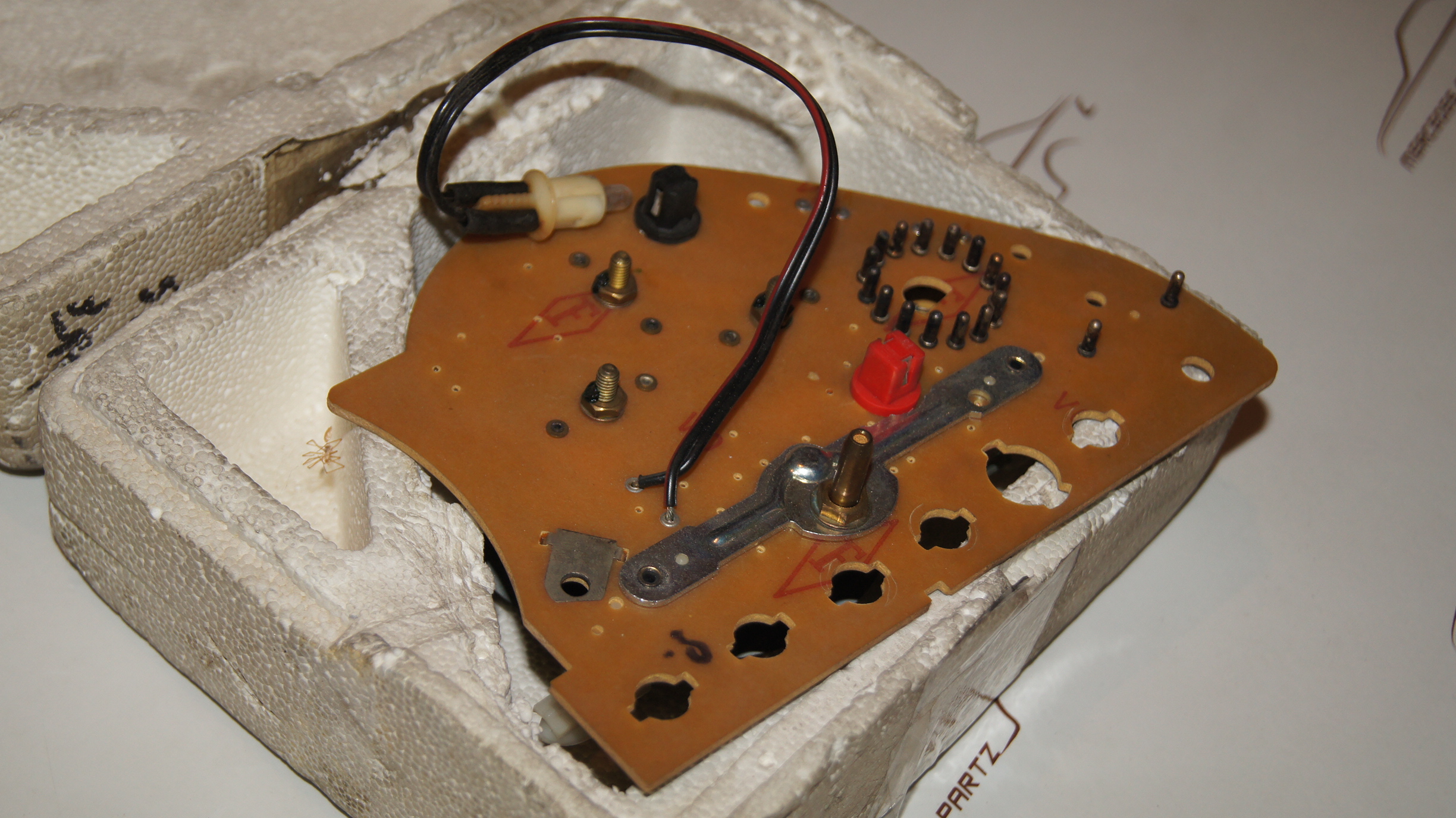 W126 C126 instrument cluster Genuine Mercedes Part W126 C126 instrument cluster Genuine Mercedes Part