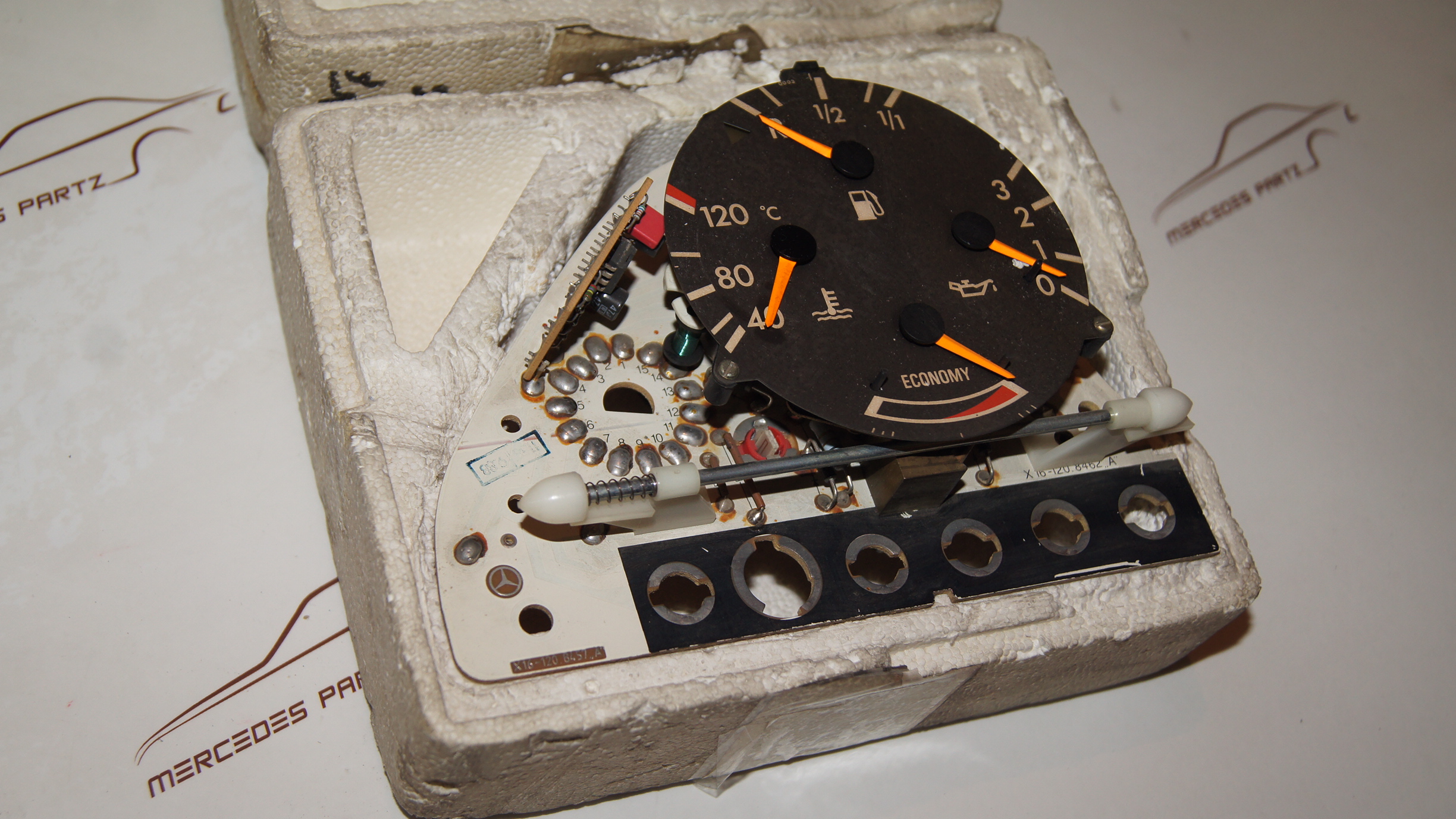 W126 C126 instrument cluster Genuine Mercedes Part W126 C126 instrument cluster Genuine Mercedes Part