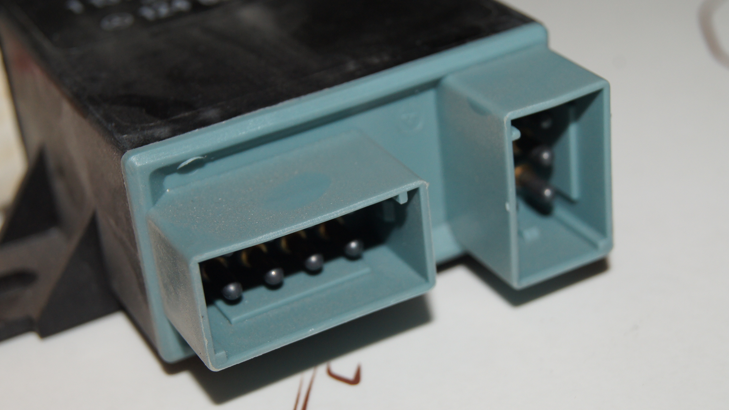 C124 C126 safety belt feeder control unit Genuine Mercedes Part C124 C126 safety belt feeder control unit Genuine Mercedes Part