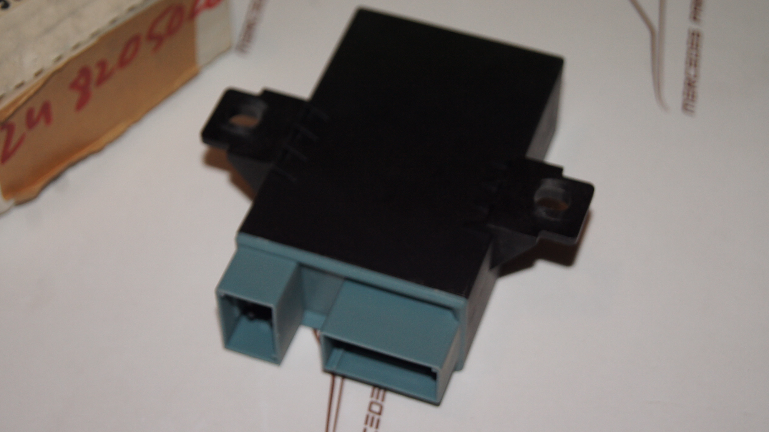 C124 C126 safety belt feeder control unit Genuine Mercedes Part C124 C126 safety belt feeder control unit Genuine Mercedes Part