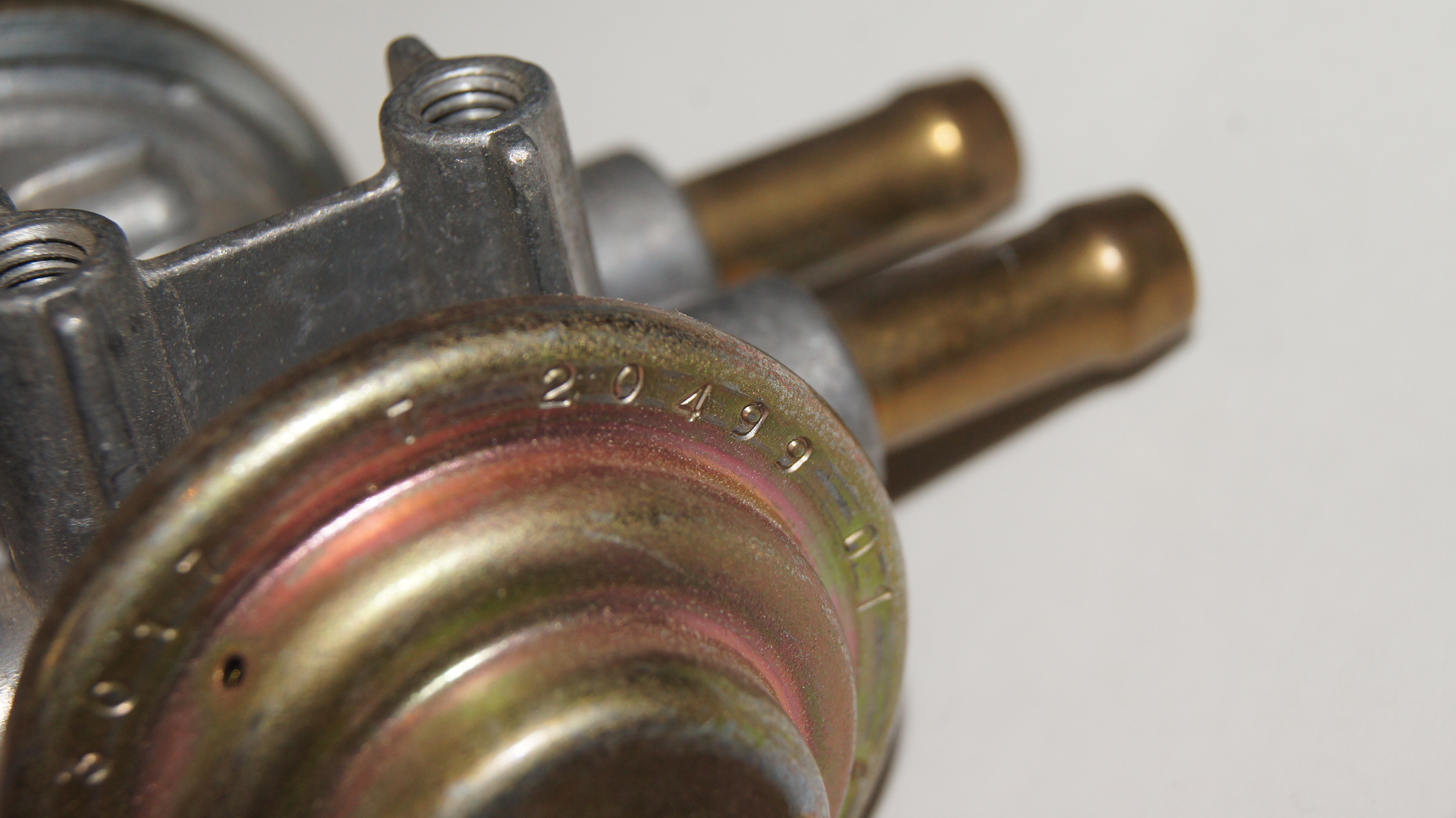 M123 250 carburetor return valve A0000723017 Genuine Mercedes Part M123 250 carburetor return valve A0000723017 Genuine Mercedes Part