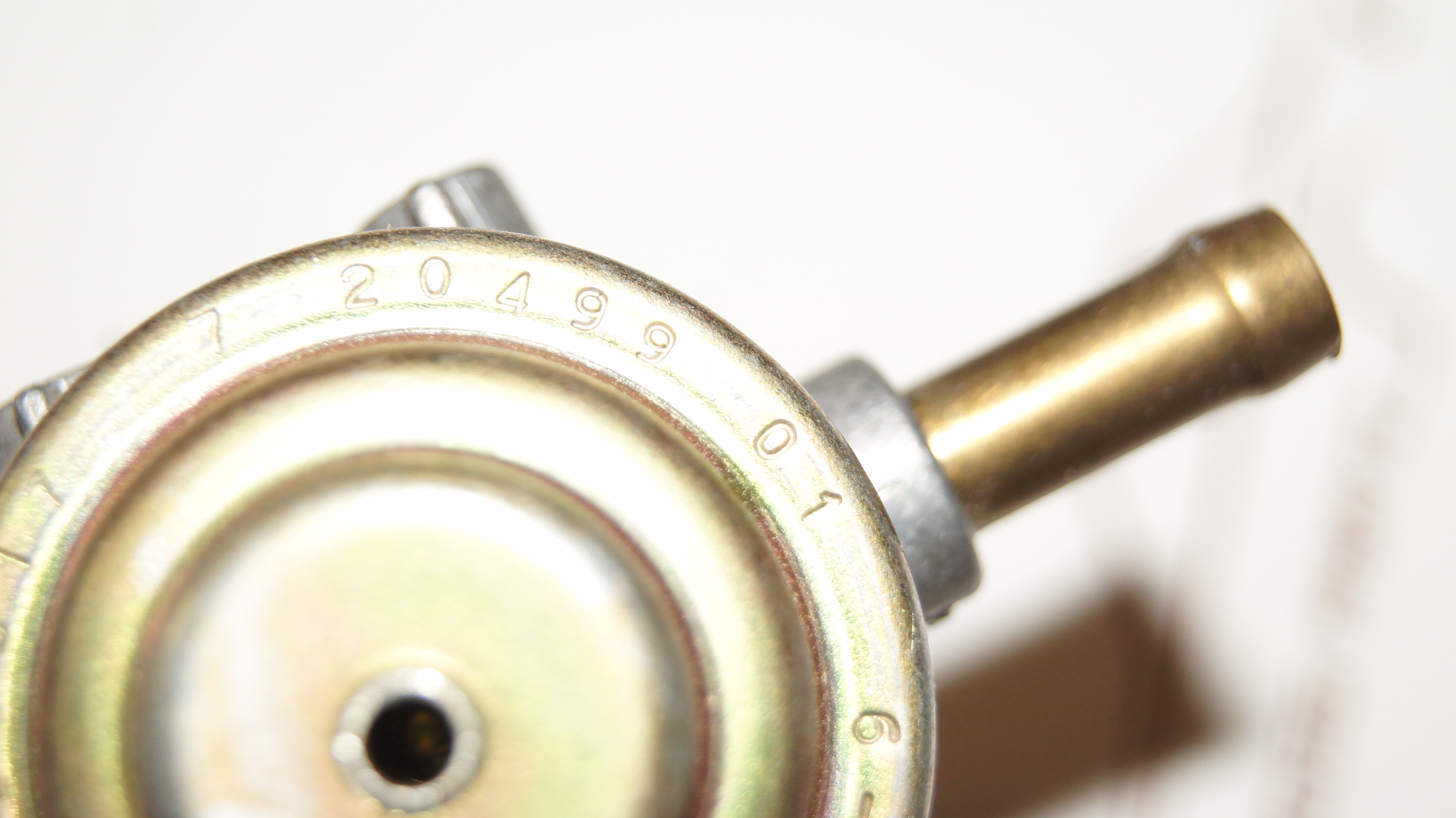 M123 250 carburetor return valve A0000723017 Genuine Mercedes Part M123 250 carburetor return valve A0000723017 Genuine Mercedes Part