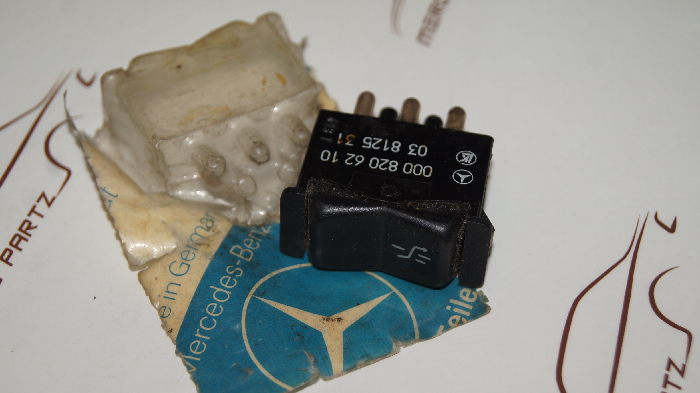 W116 W201 Electric Sliding Roof Switch NEW NOS A0008206210 Mercedespartz